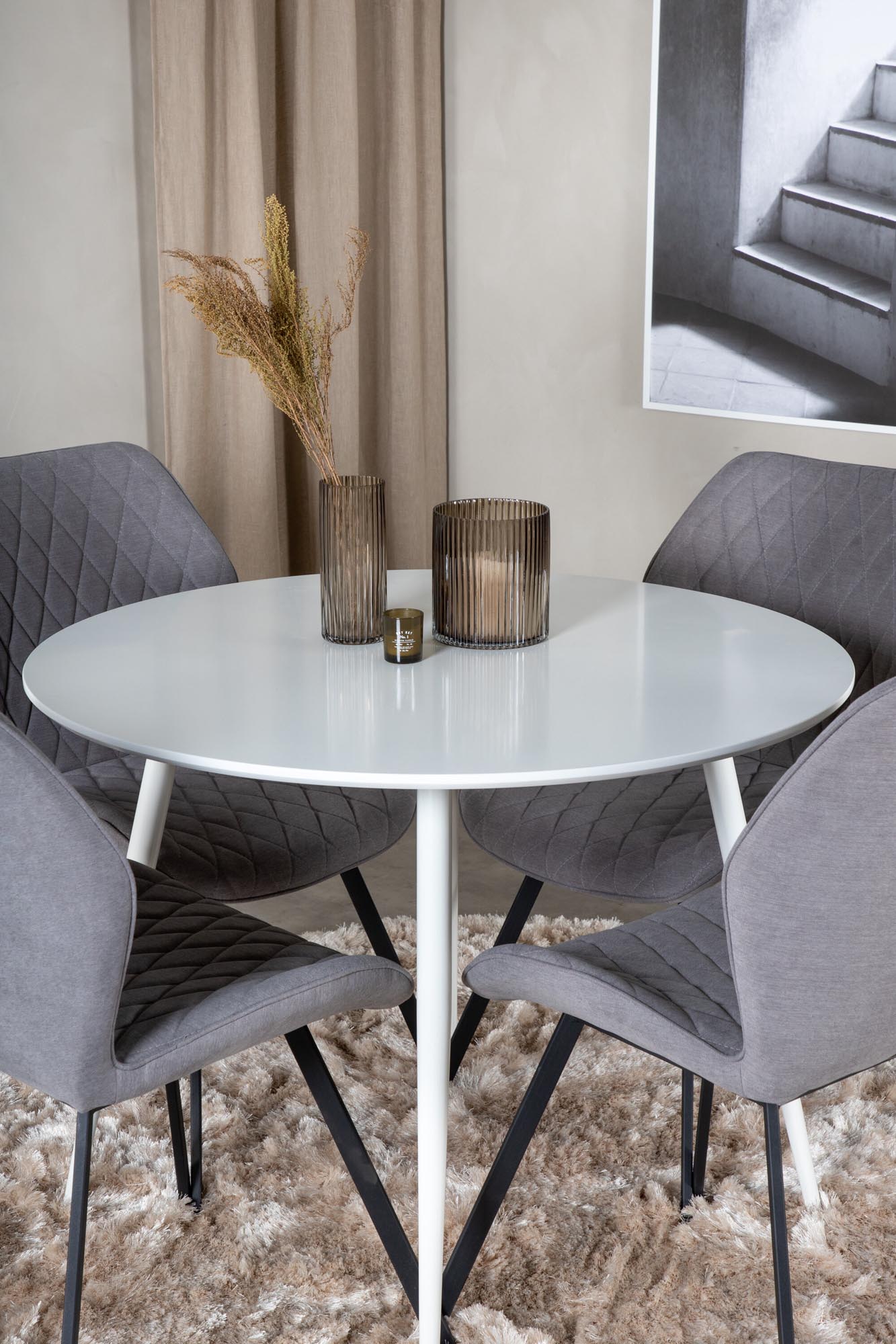 Plaza Esszimmerset + Gemma ⌀100cm/4St. in Weiss / Grau / Schwarz präsentiert im Onlineshop von KAQTU Design AG. Esszimmerset ist von Venture Home