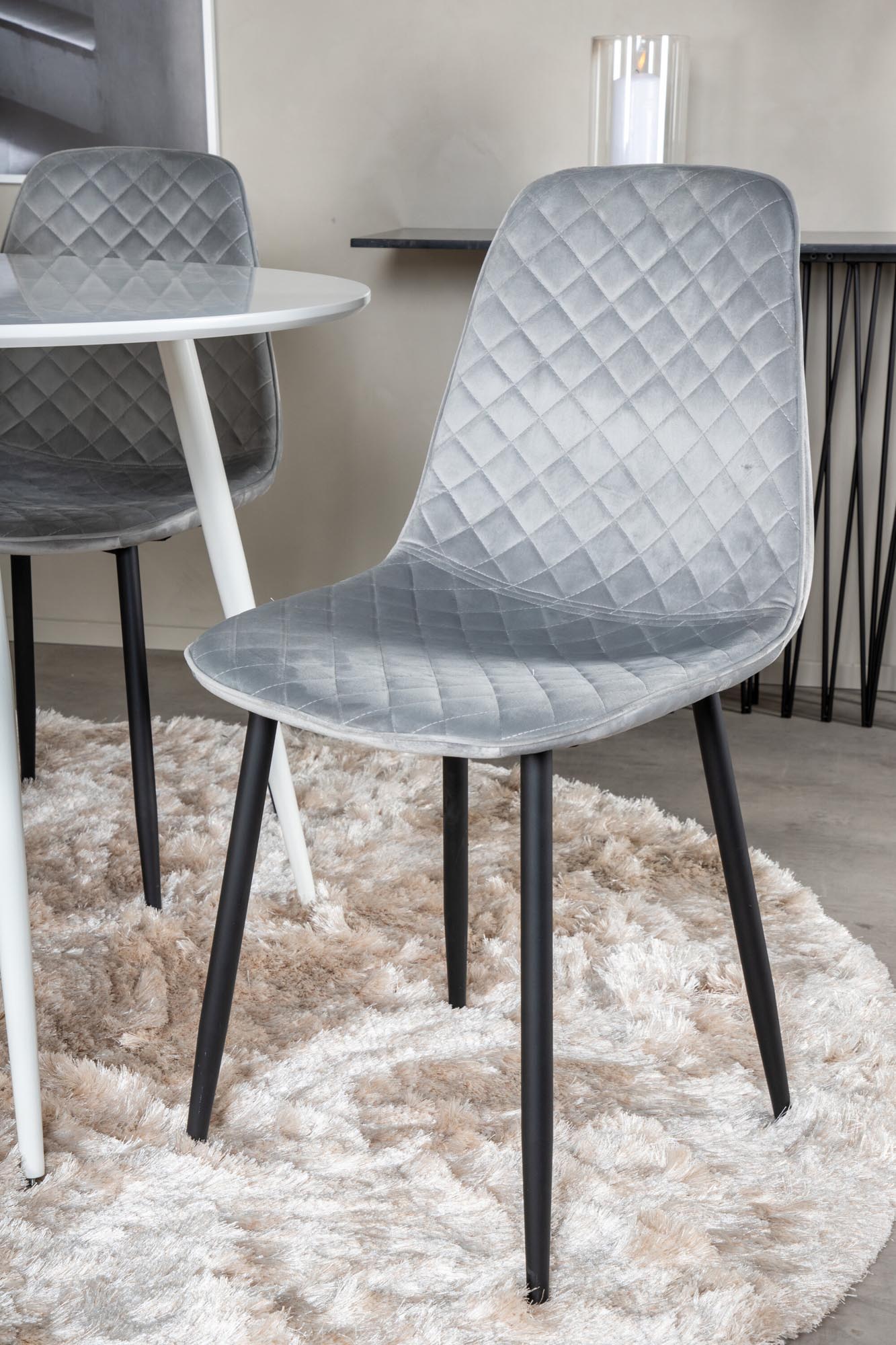 Plaza Esszimmerset + Polar ⌀100cm/4St. in Weiss / Grau / Schwarz präsentiert im Onlineshop von KAQTU Design AG. Esszimmerset ist von Venture Home
