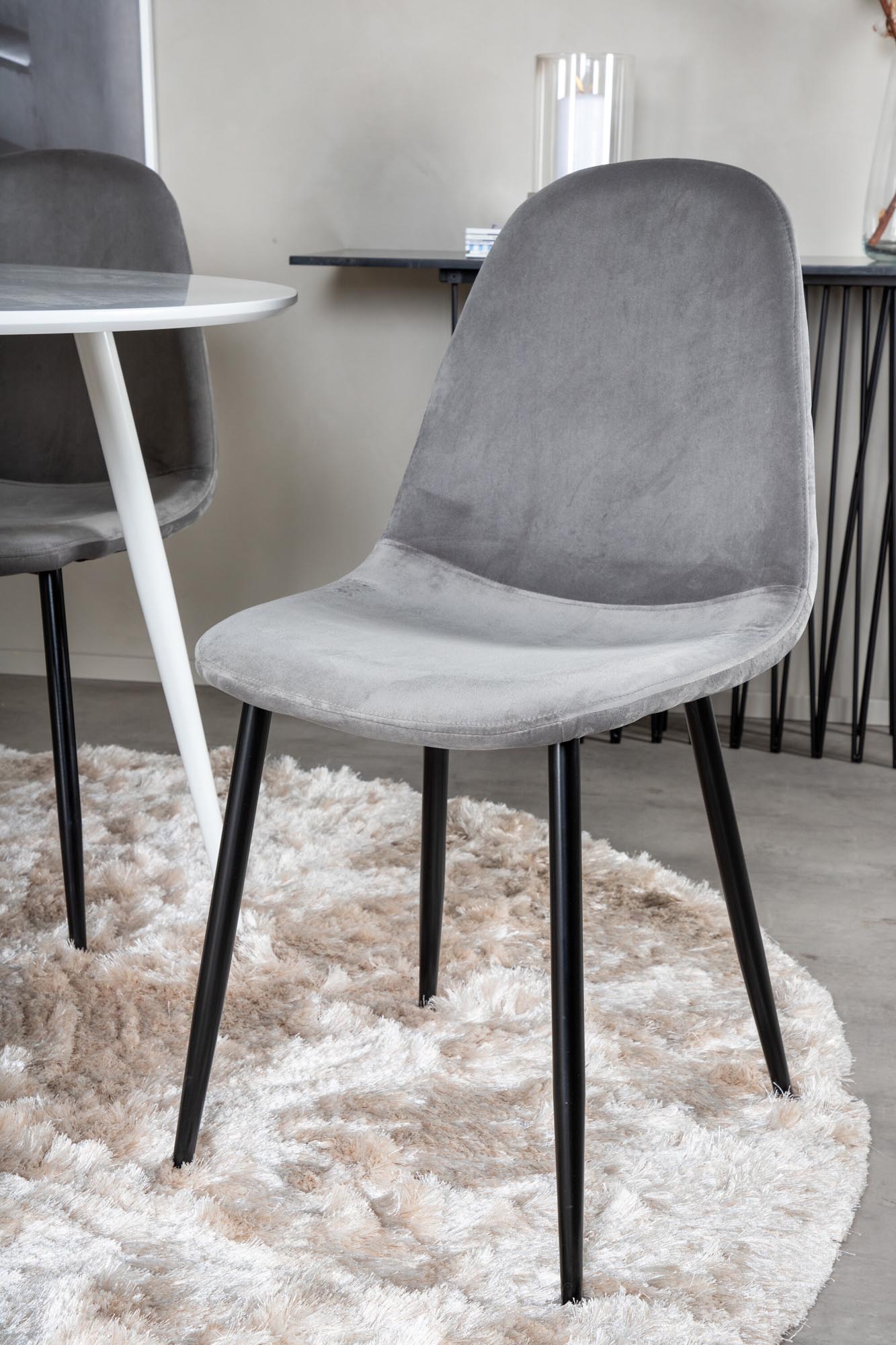 Plaza Esszimmerset + Polar ⌀100cm/4St. in Weiss / Schwarzgrau präsentiert im Onlineshop von KAQTU Design AG. Esszimmerset ist von Venture Home