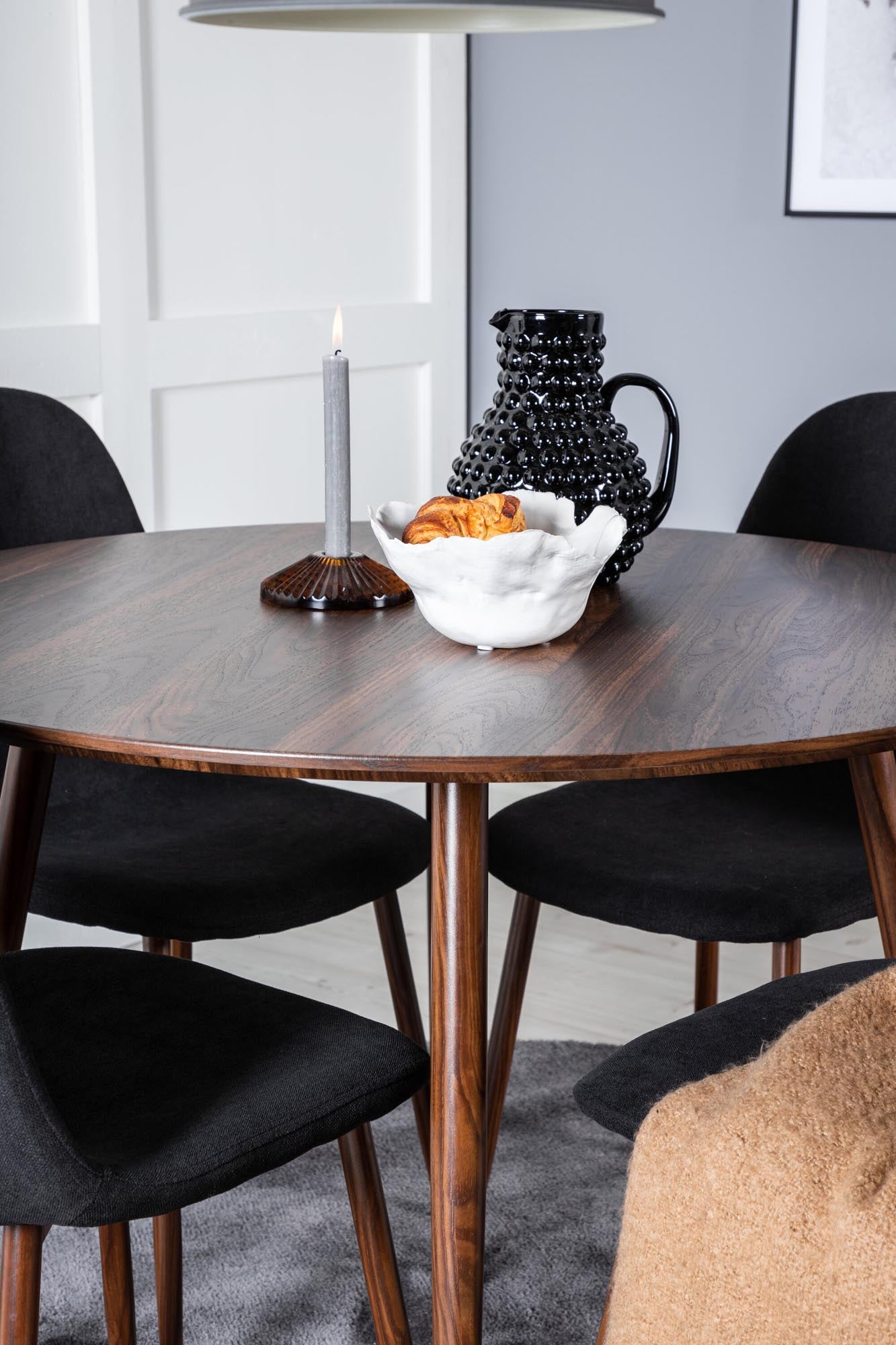Plaza Esszimmerset + Polar ⌀100cm/4St. in Braun / Schwarz präsentiert im Onlineshop von KAQTU Design AG. Esszimmerset ist von Venture Home