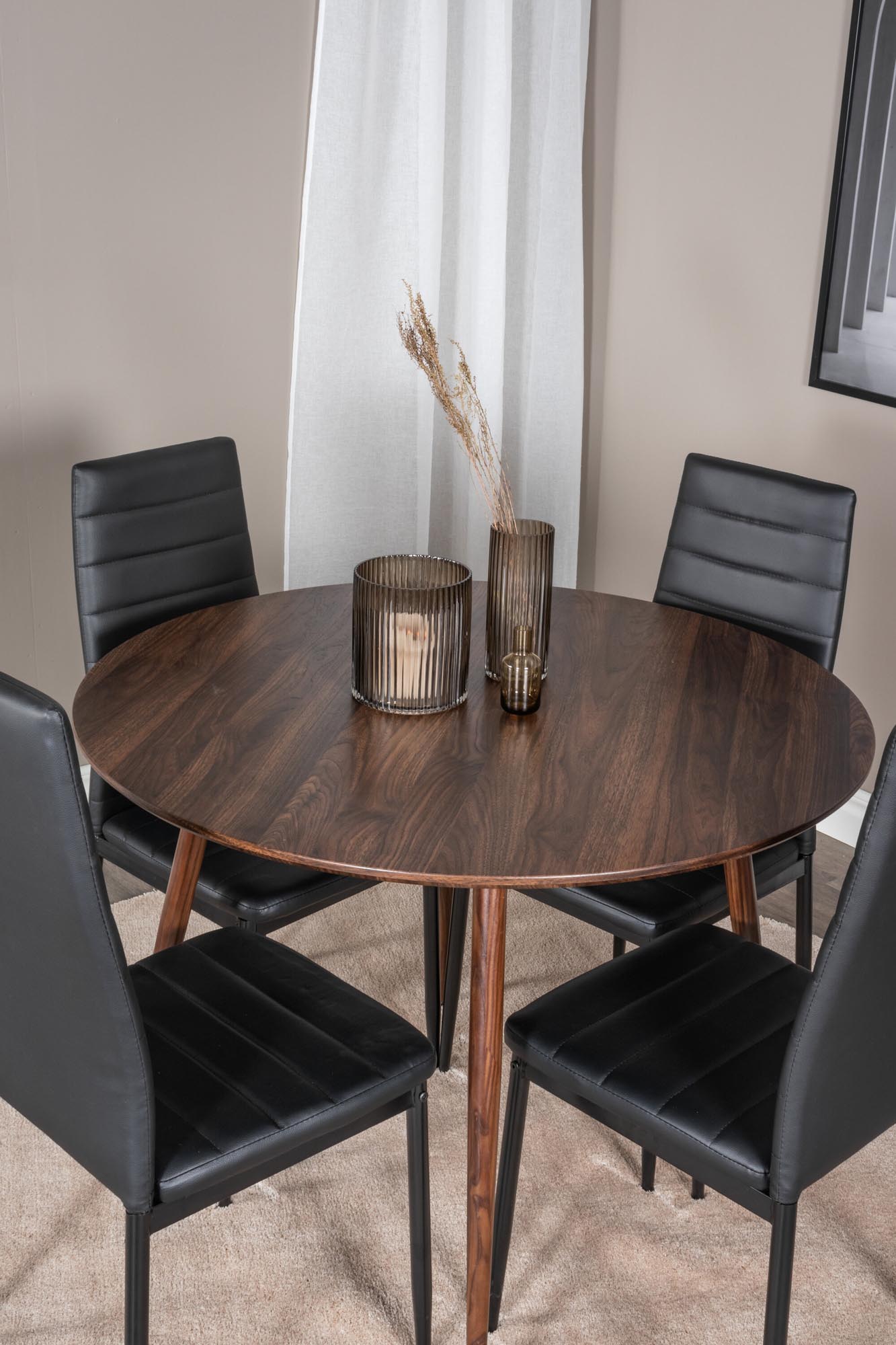 Plaza Esszimmerset + Slim ⌀100cm/4St. in Braun / Schwarz präsentiert im Onlineshop von KAQTU Design AG. Esszimmerset ist von Venture Home