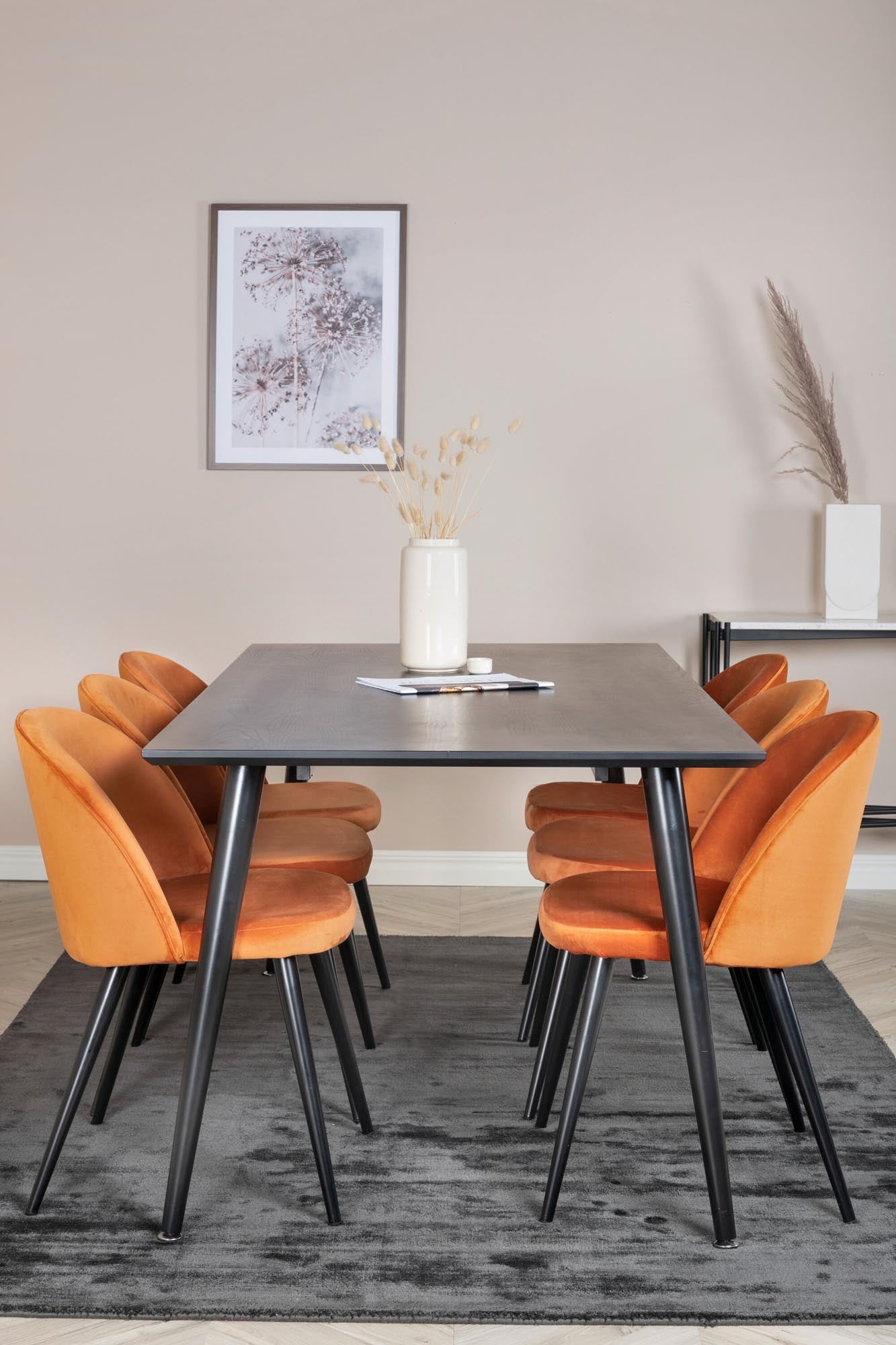 Dipp Esszimmerset + Velvet 180cm/6St. in Schwarz / Orange präsentiert im Onlineshop von KAQTU Design AG. Esszimmerset ist von Venture Home