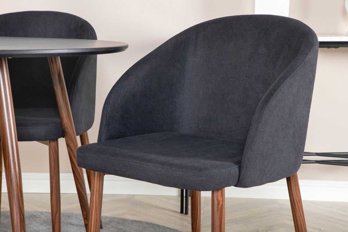 Schwarzes Esszimmerset mit rundem Tisch Ø100 cm, MDF-Tischplatte, Stahlgestell und zwei Stühlen mit gepolsterter Sitzfläche.