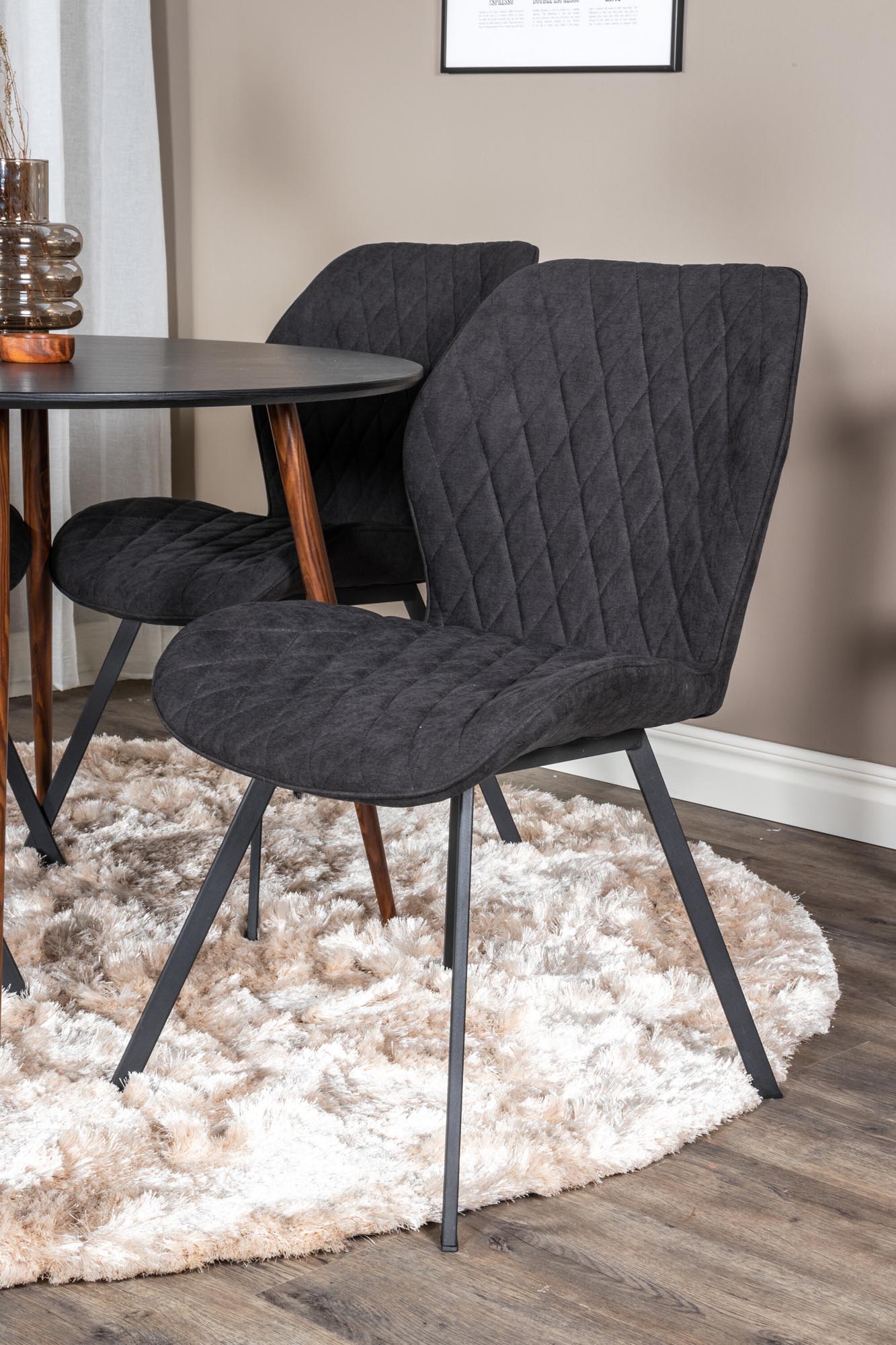 Plaza Esszimmerset + Gemma ⌀100cm/4St. in Schwarz / Braun präsentiert im Onlineshop von KAQTU Design AG. Esszimmerset ist von Venture Home
