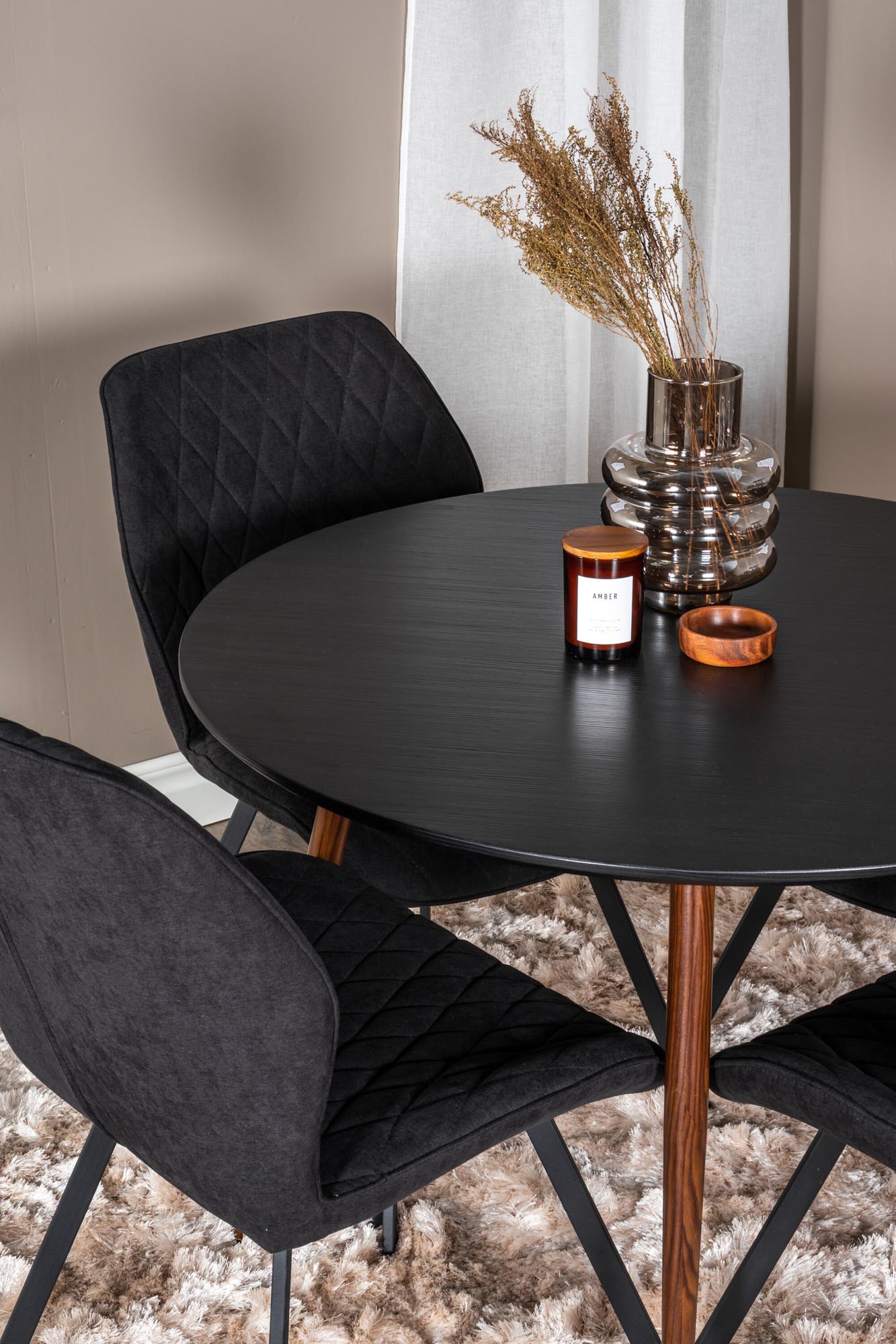 Plaza Esszimmerset + Gemma: Modernes Design für stilvolle Mahlzeiten.