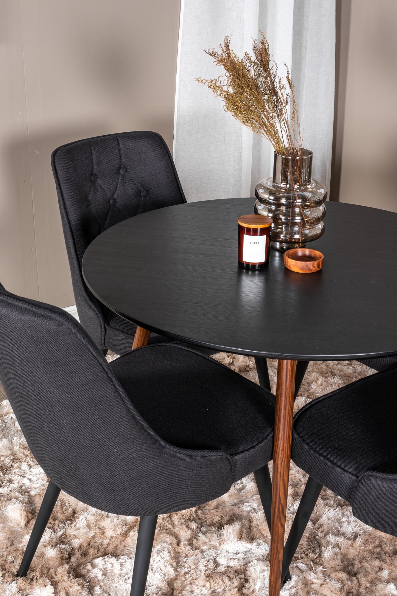 Plaza Esszimerset + Velvet Deluxe ⌀100cm/4St. in Schwarz / Braun präsentiert im Onlineshop von KAQTU Design AG. Esszimmerset ist von Venture Home