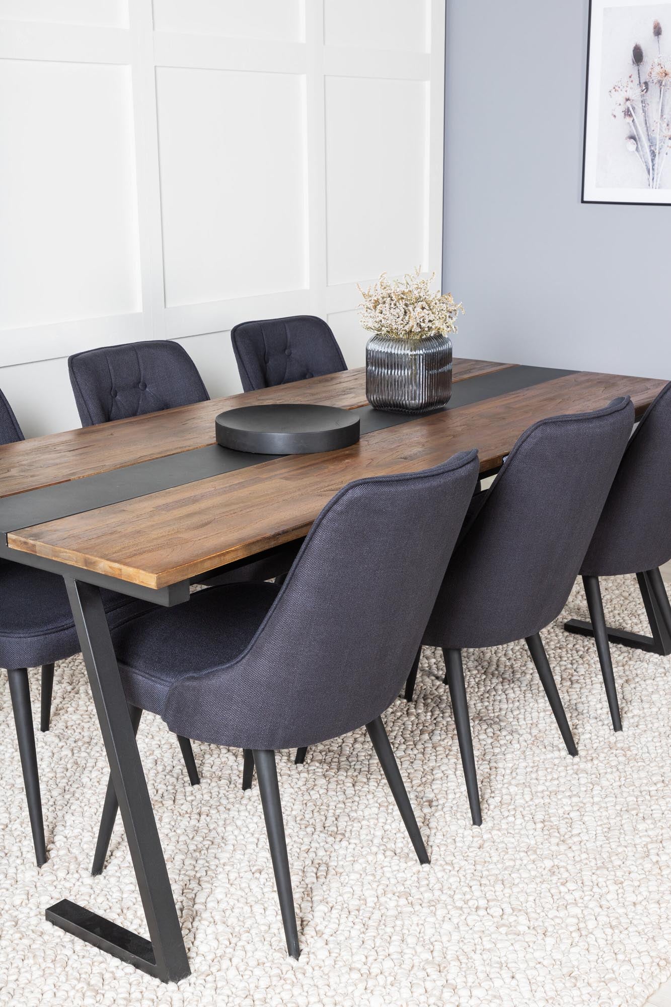 Stilvolles Jakarta Esszimmerset mit 200 cm Tisch und 6 Velvet-Stühlen. Ideal für gesellige Abende und luxuriösen Komfort.