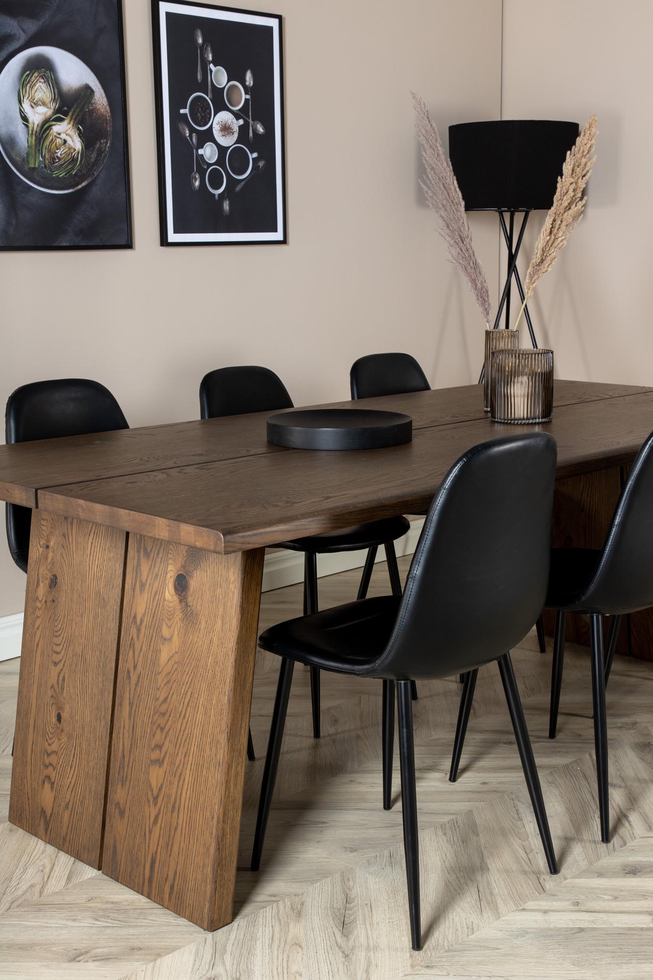 Logger Esszimmerset + Polar 210cm/6St. in Schwarz präsentiert im Onlineshop von KAQTU Design AG. Esszimmerset ist von Venture Home
