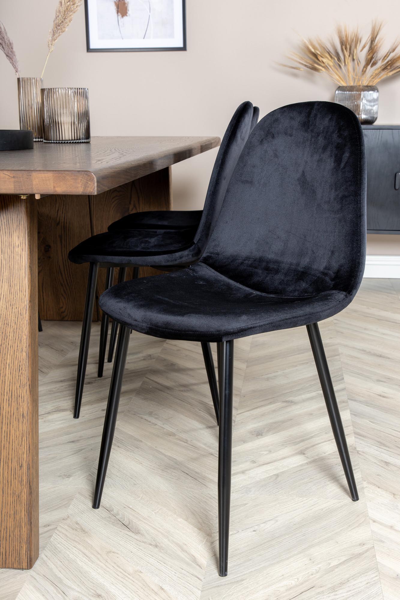 Logger Esszimmerset + Polar 210cm/6St. in Schwarz präsentiert im Onlineshop von KAQTU Design AG. Esszimmerset ist von Venture Home