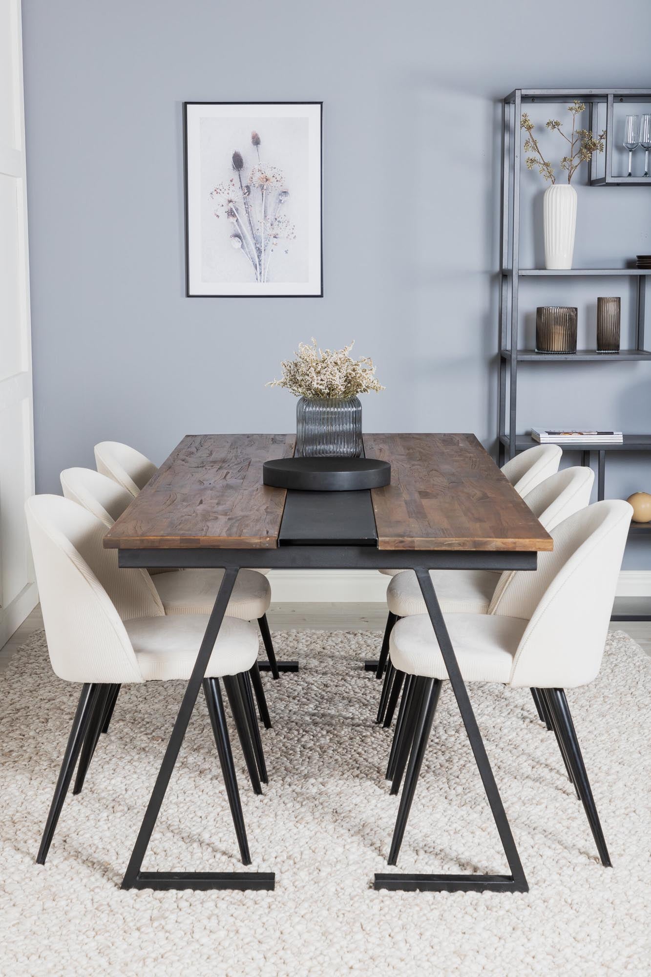 Stilvolles Jakarta Esszimmerset von Venture Home: 200 cm Tisch für 6 Personen, natürliche Holzmaserung und bequeme Velvet-Stühle für gesellige Abende.