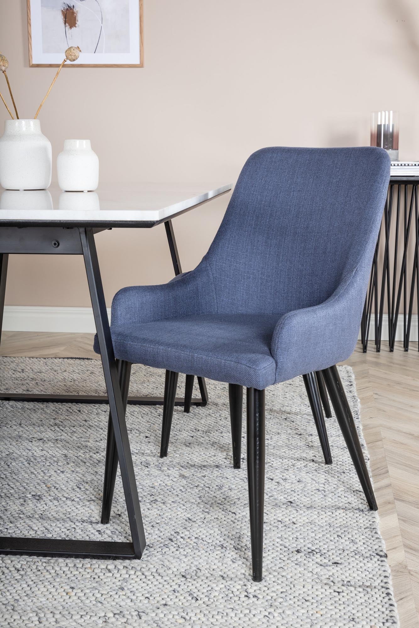 Stilvolles Estelle Set: Perfekte Harmonie für Ihr Esszimmer.