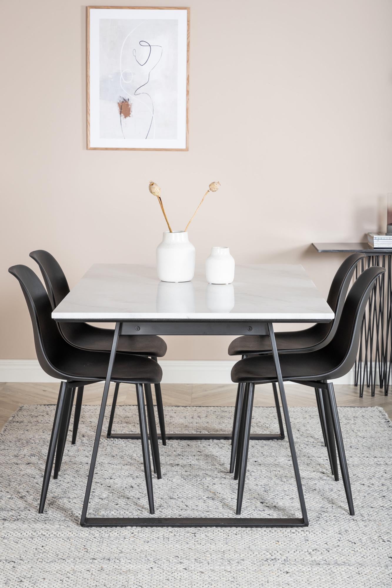 Estelle Esszimmerset + Polar 140cm/4St. in Schwarz präsentiert im Onlineshop von KAQTU Design AG. Esszimmerset ist von Venture Home