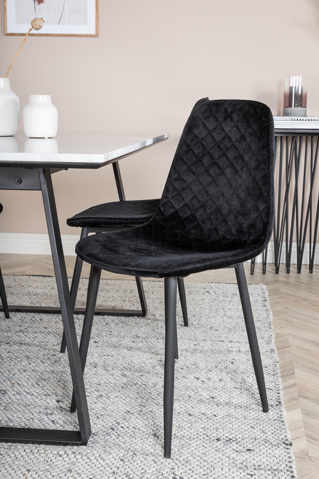 Estelle Esszimmerset + Polar 140cm/4St. in Schwarz präsentiert im Onlineshop von KAQTU Design AG. Esszimmerset ist von Venture Home
