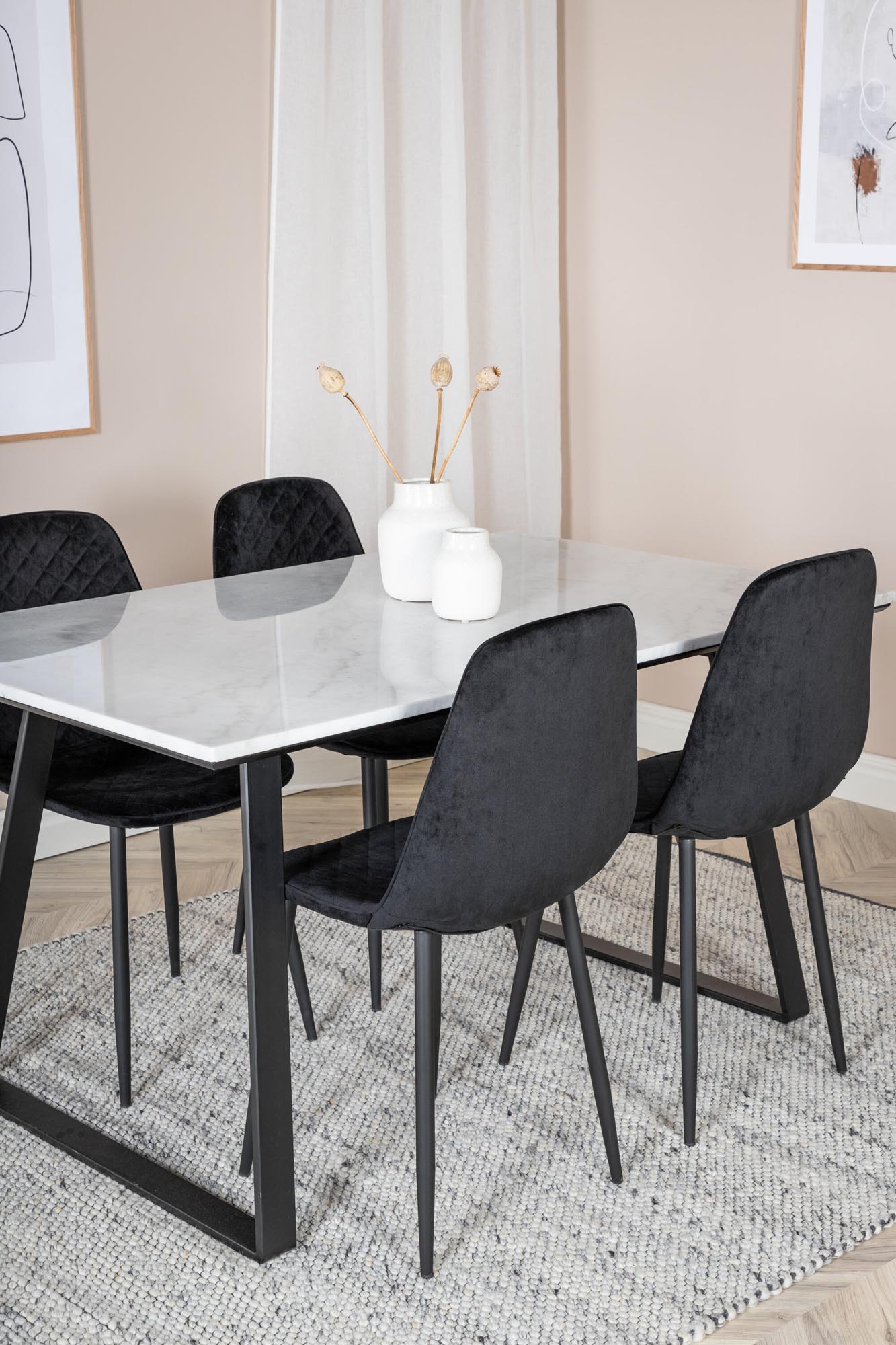 Estelle Esszimmerset + Polar 140cm/4St. in Schwarz präsentiert im Onlineshop von KAQTU Design AG. Esszimmerset ist von Venture Home