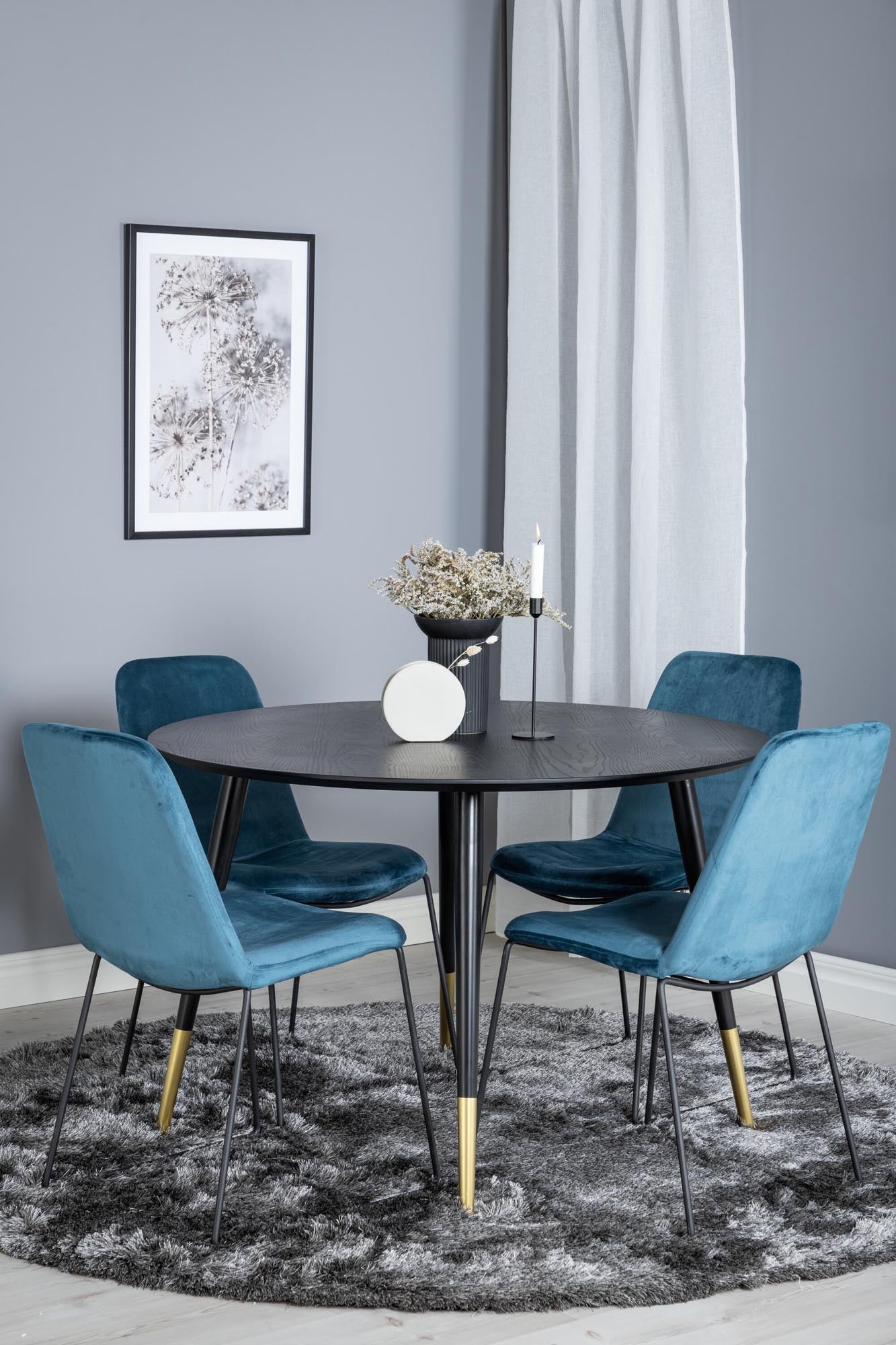 Stilvolles Dipp Esszimmerset mit luxuriösen Muce Stühlen und rundem Tisch, perfekt für gemütliche Zusammenkünfte und unvergessliche Erlebnisse.