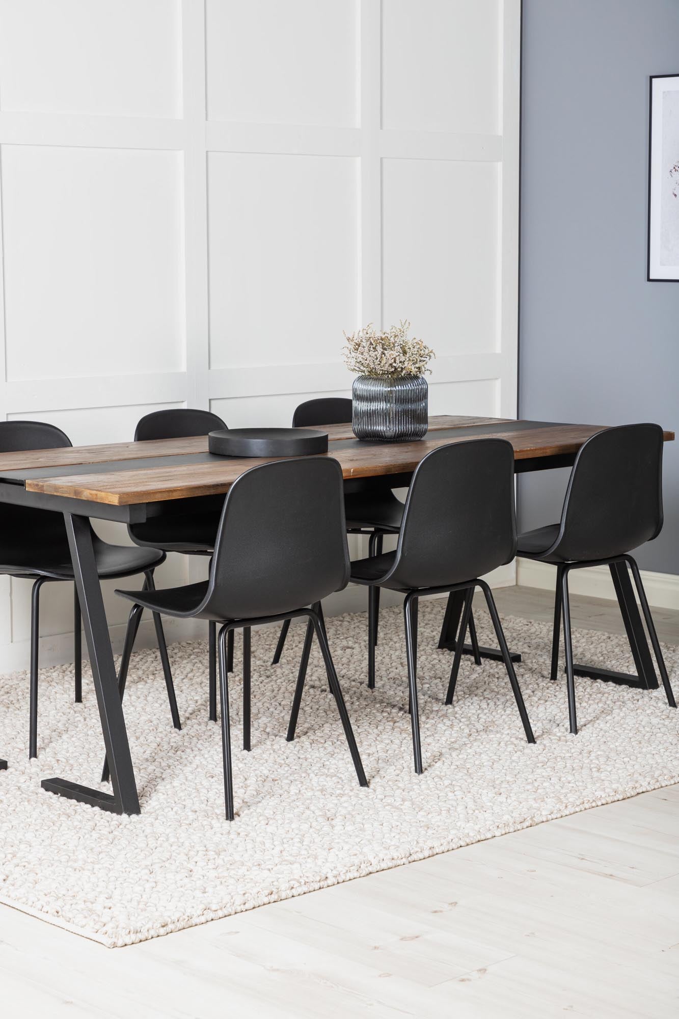 Elegantes Jakarta Esszimmerset: Modernes Design für Ihr Zuhause.