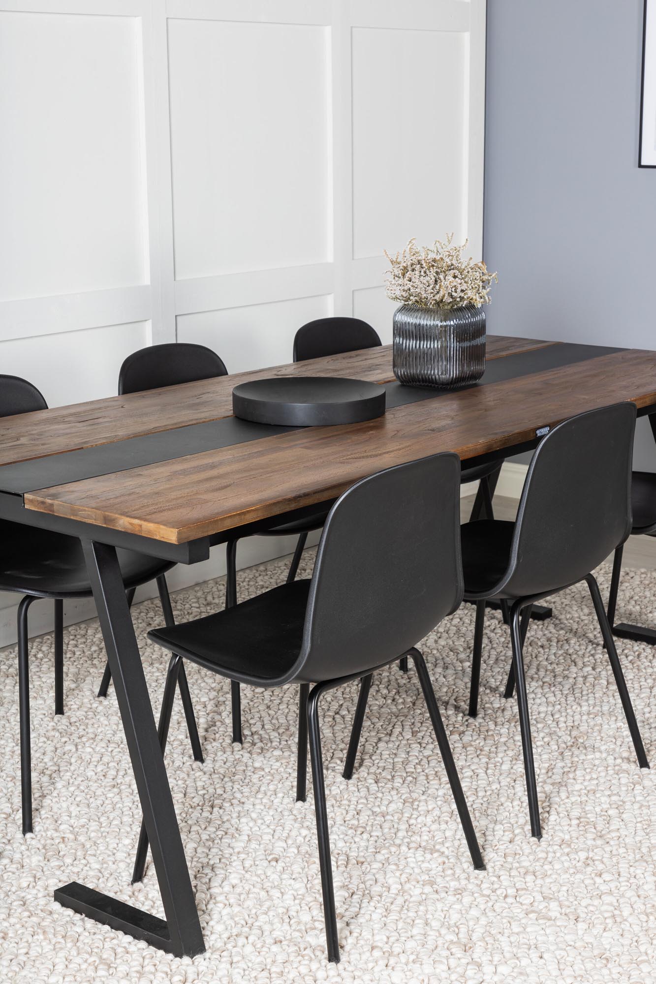 Jakarta Esszimmerset: Zeitloses Design trifft auf skandinavische Eleganz.