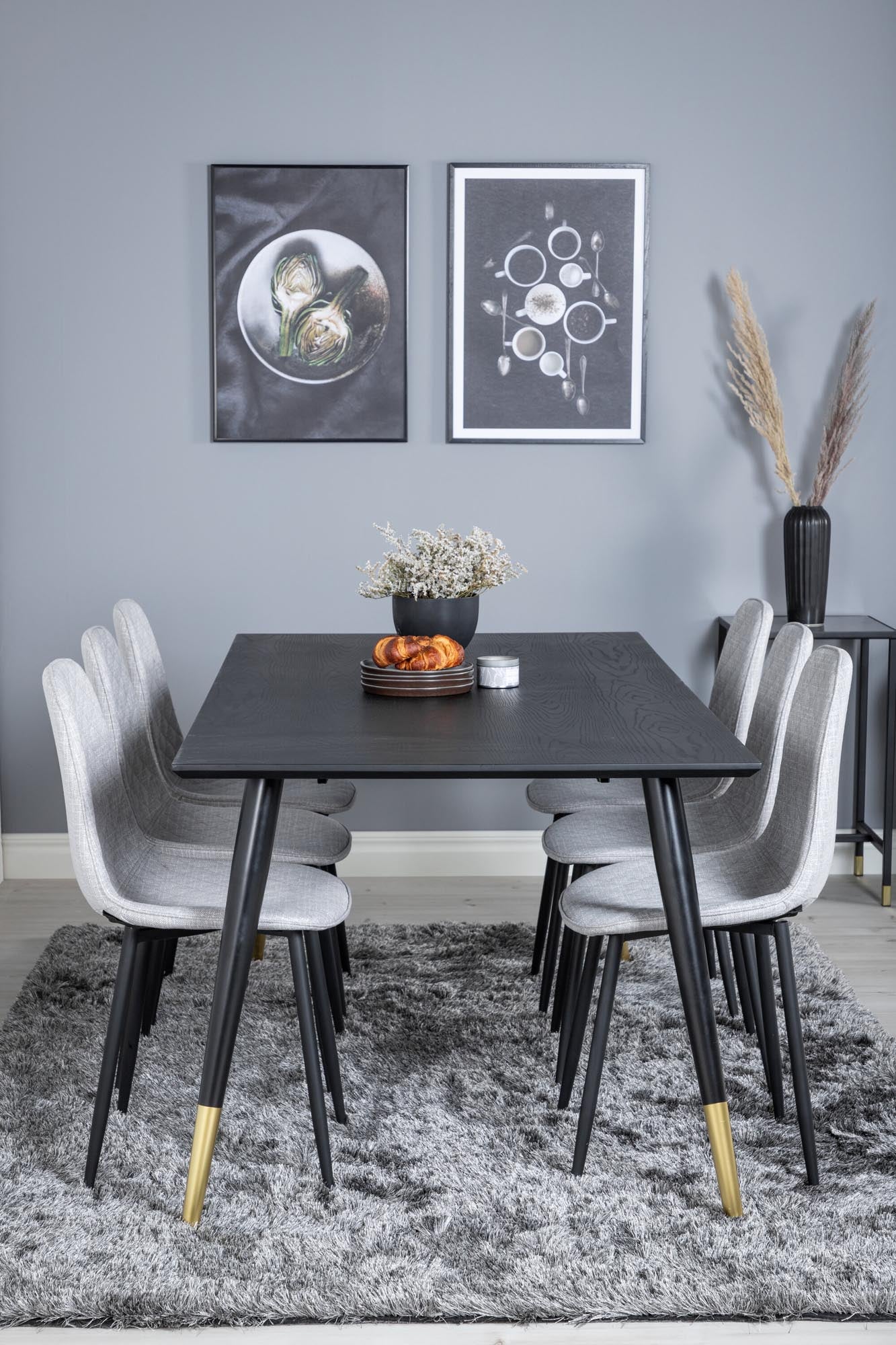 Entdecken Sie das elegante Dipp Esszimmerset von Venture Home: 180 cm Tisch und 6 luxuriöse Samtstühle für stilvolle Essmomente.