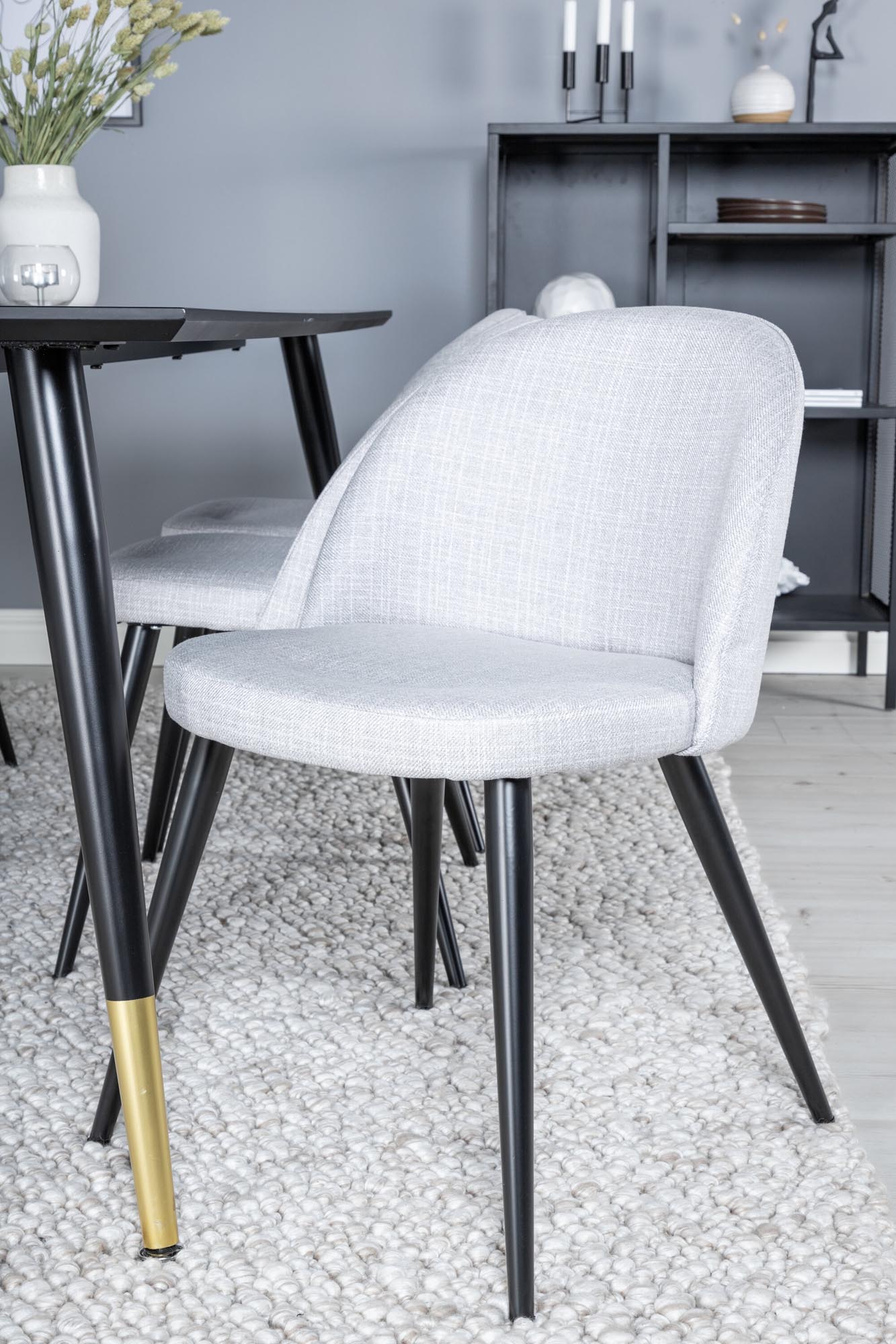 Erleben Sie mit dem Dipp Esszimmerset von Venture Home stilvolle Eleganz: Ein 180 cm langer Tisch und luxuriöse Samtstühle für unvergessliche Essmomente.