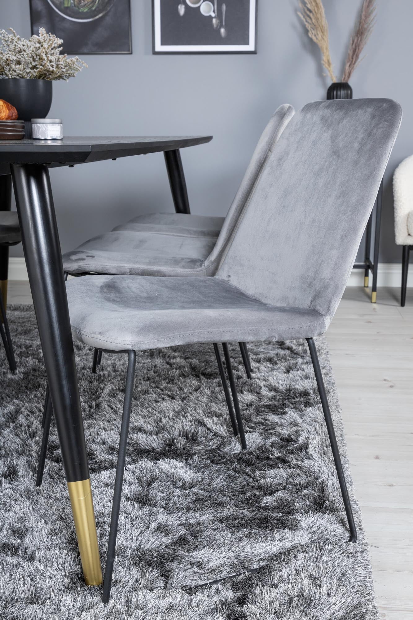 Stilvolles Dipp Esszimmerset von Venture Home: 180 cm Tisch und 6 luxuriöse Samtstühle für unvergessliche Dinnerpartys und gemütliche Familienessen.