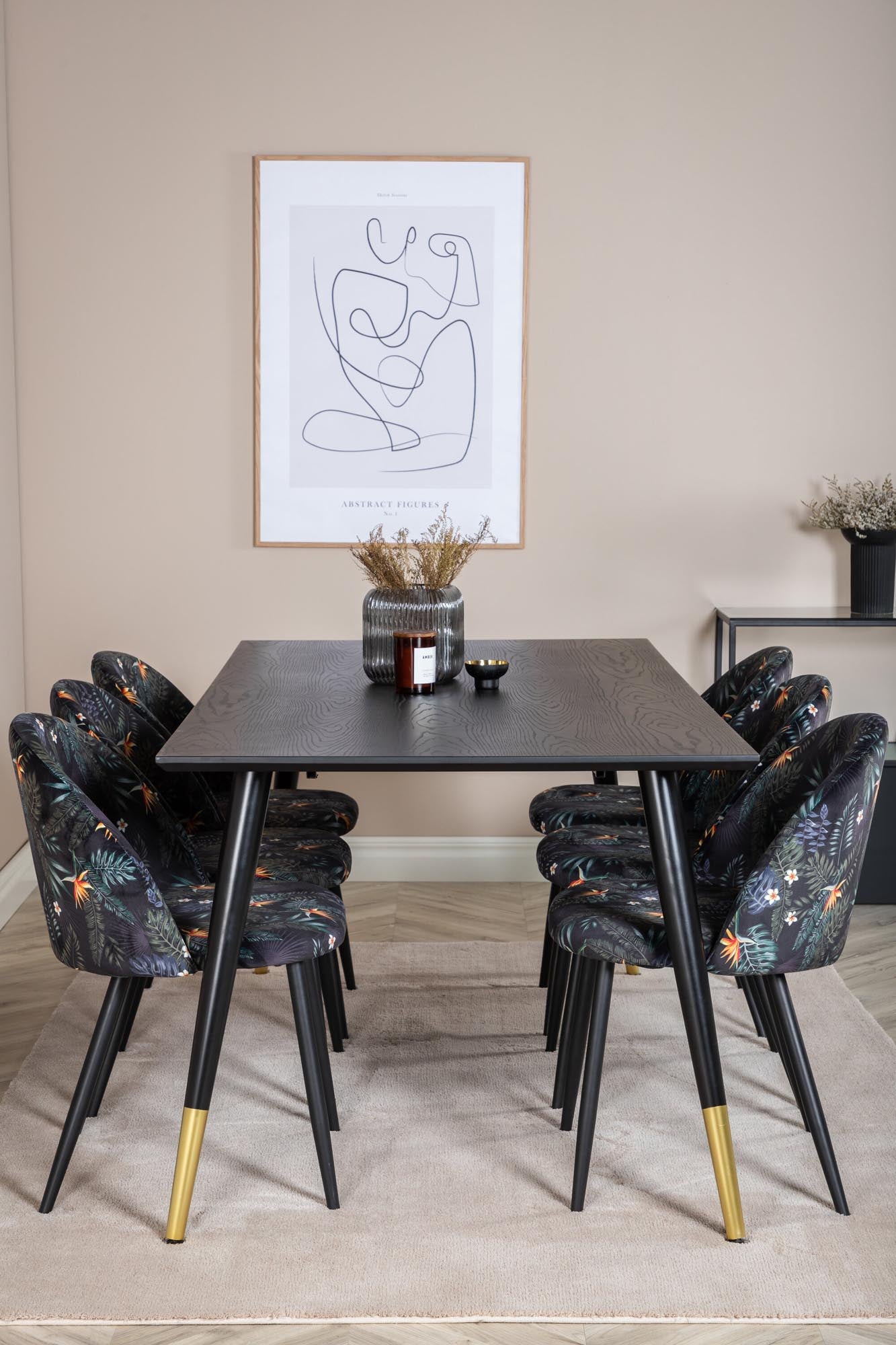 Dipp Esszimmerset + Velvet 180cm/6St. in Schwarz / Blumen präsentiert im Onlineshop von KAQTU Design AG. Esszimmerset ist von Venture Home