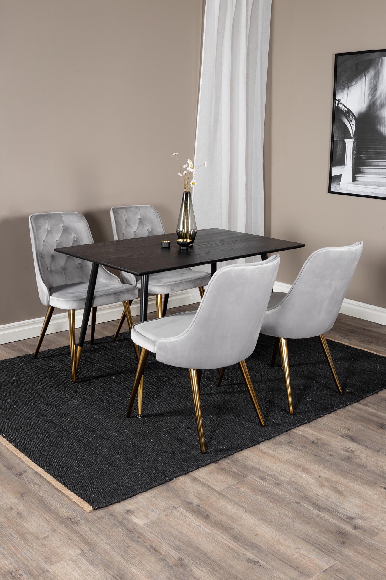 Elegantes Dipp Esszimmerset mit 120 cm Tisch und hochwertigen Velvet-Stühlen. Ideal für festliche Anlässe und gemütliche Zusammenkünfte.