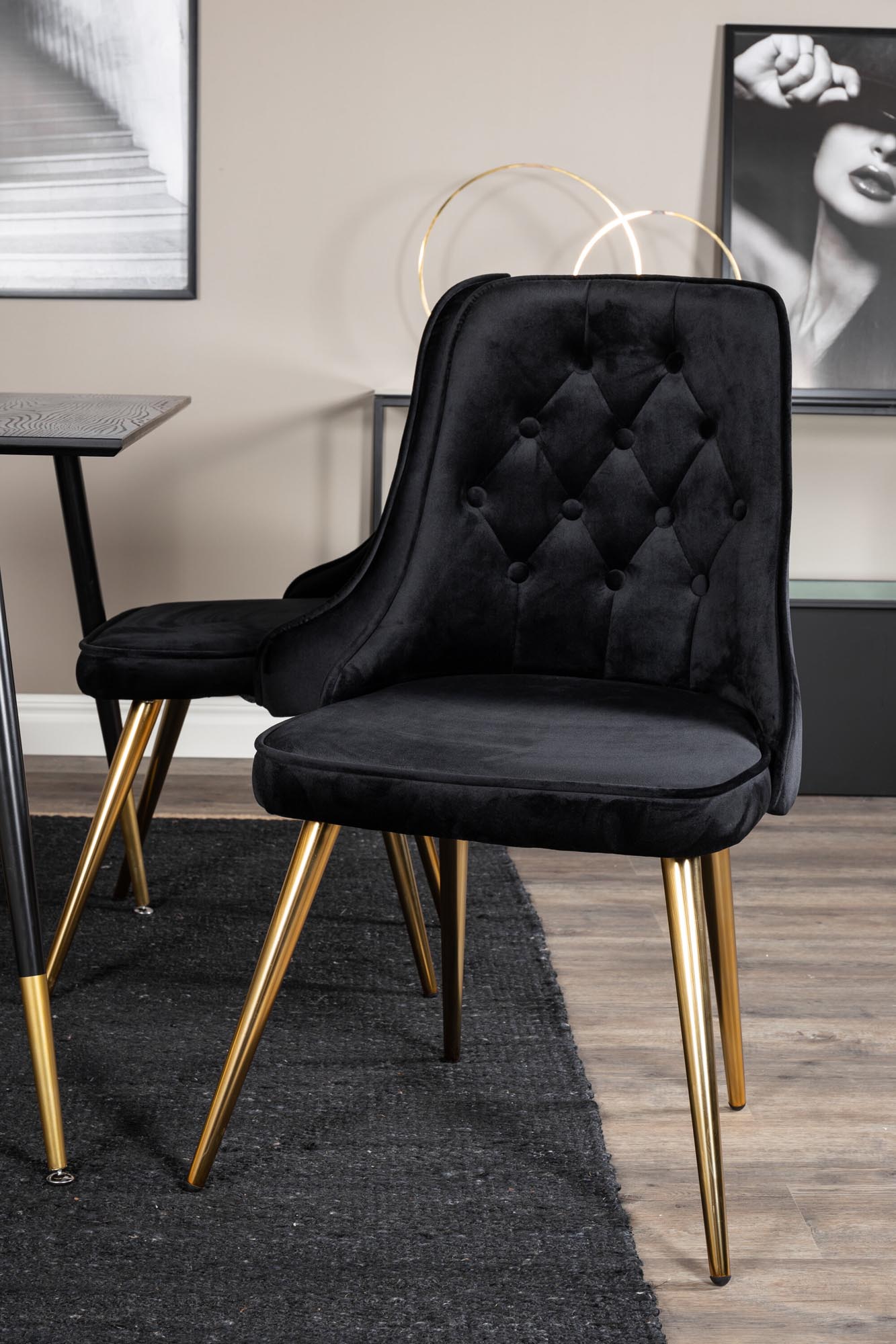 Dipp Esszimmerset + Velvet Deluxe 120cm/4St. in Schwarz / Gold präsentiert im Onlineshop von KAQTU Design AG. Esszimmerset ist von Venture Home