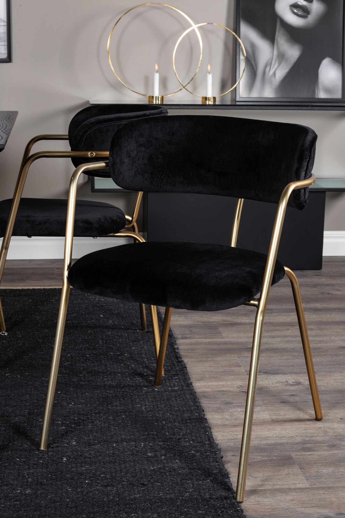 Dipp Esszimmerset + Arrow 120cm/4St. in Schwarz / Gold präsentiert im Onlineshop von KAQTU Design AG. Esszimmerset ist von Venture Home