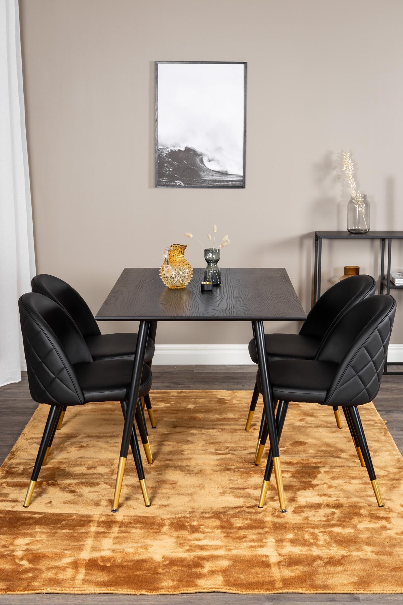 Dipp Esszimmerset + Velvet 120cm/4St. in Schwarz / Gold präsentiert im Onlineshop von KAQTU Design AG. Esszimmerset ist von Venture Home