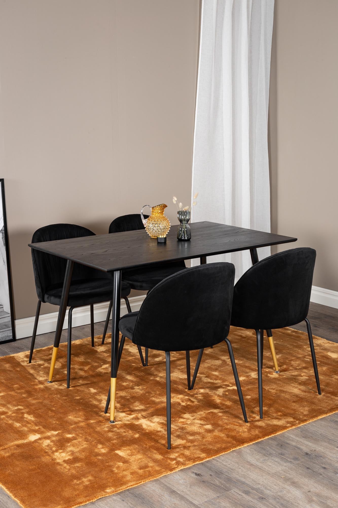 Dipp Esszimmerset + Wrinkles 120cm/4St. in Schwarz präsentiert im Onlineshop von KAQTU Design AG. Esszimmerset ist von Venture Home