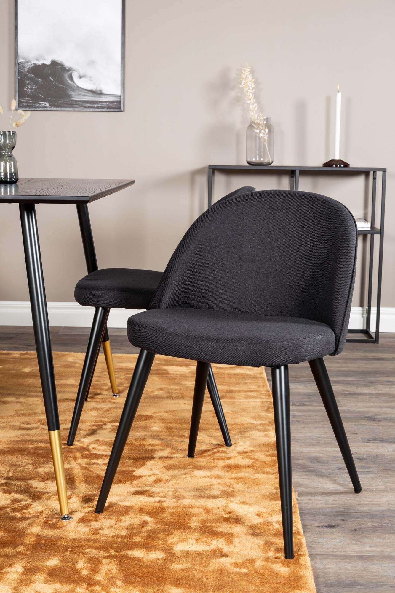 Elegantes Dipp Esszimmerset 120cm mit 4 luxuriösen Samtstühlen für modernen Komfort und stilvolle Akzente in Ihrem Essbereich.