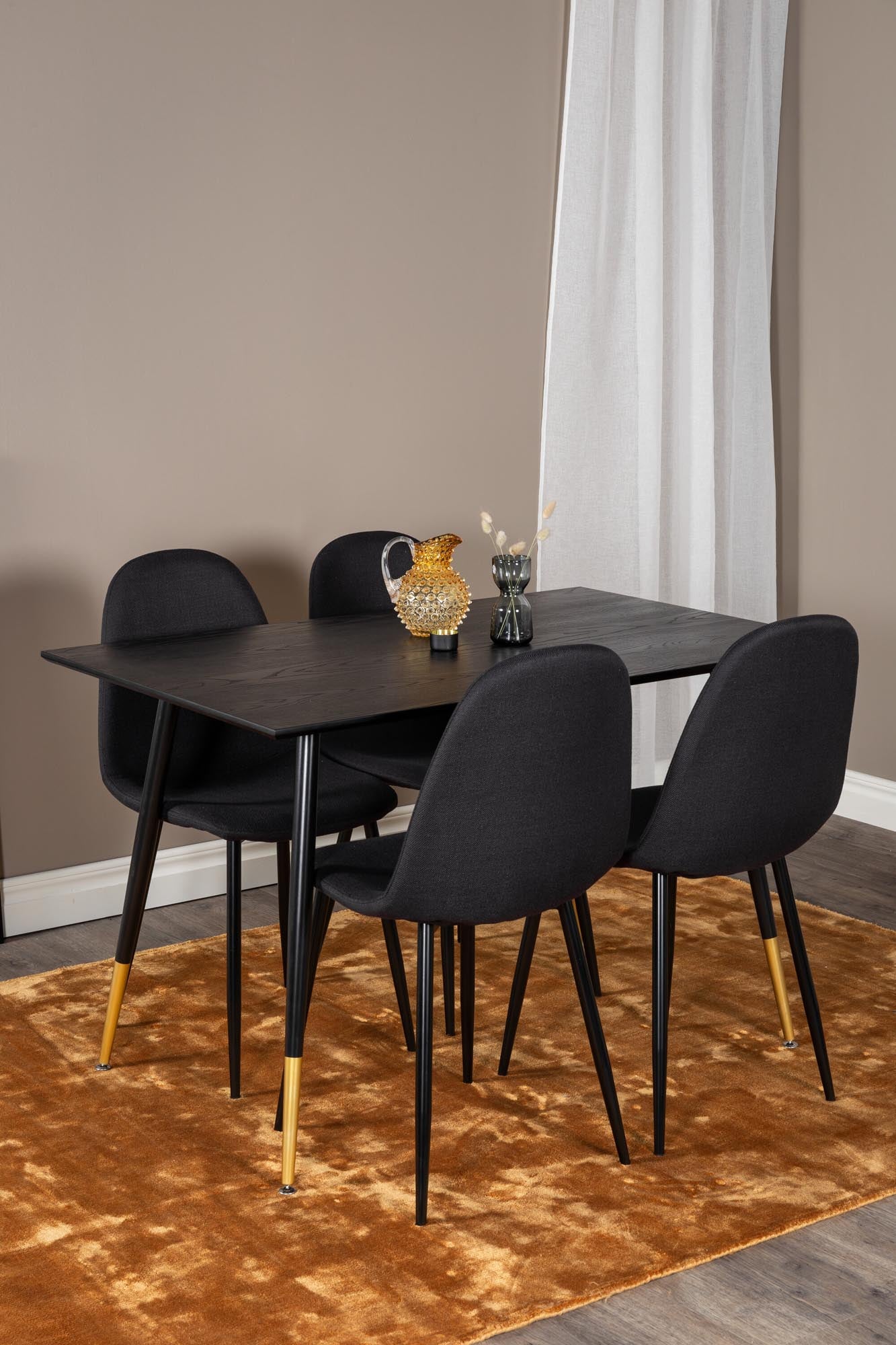 Dipp Esszimmerset + Polar 120cm/4St. in Schwarz präsentiert im Onlineshop von KAQTU Design AG. Esszimmerset ist von Venture Home