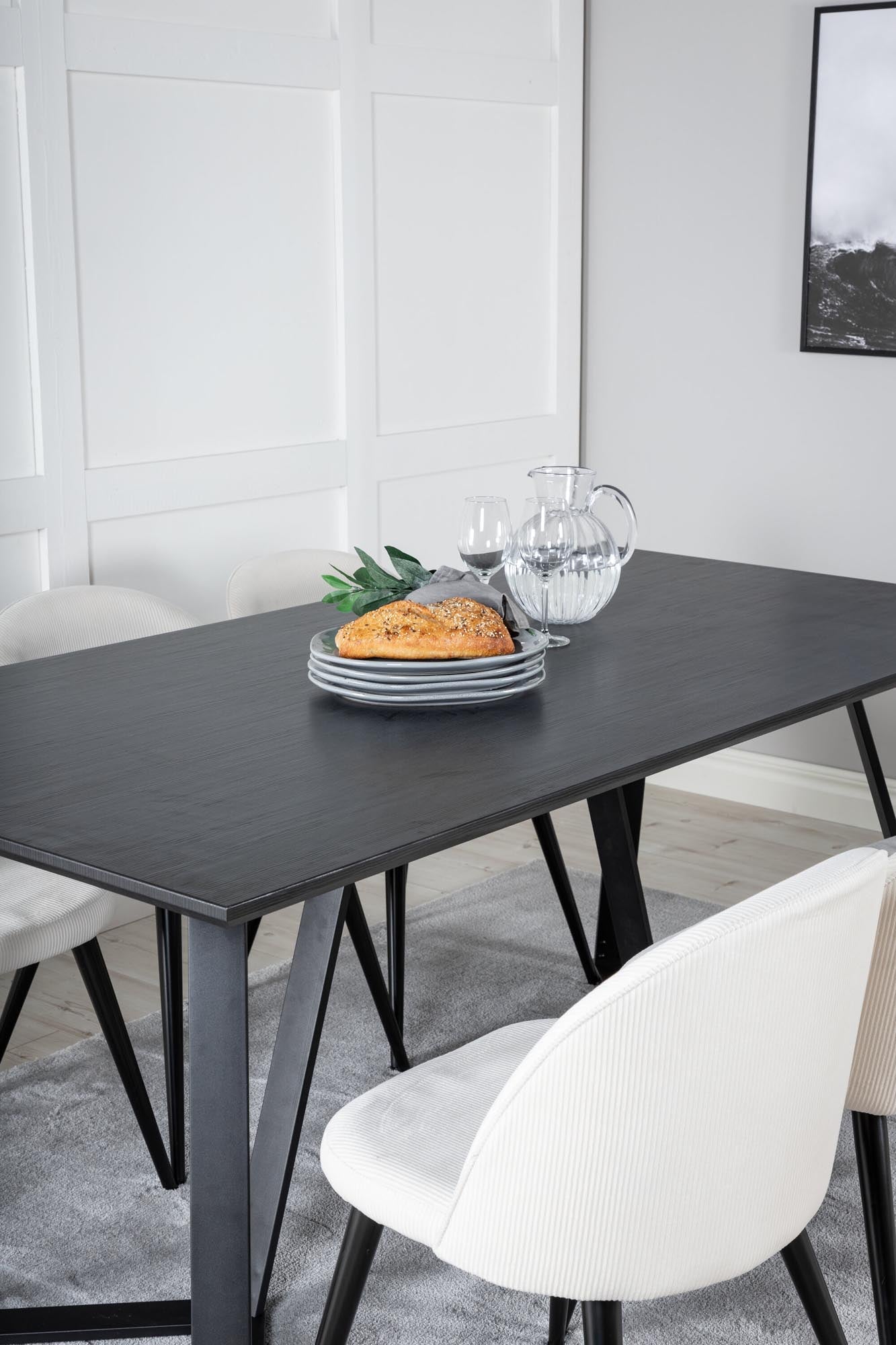 Elegantes Marina Esszimmerset Velvet: Komfort und Stil vereint.