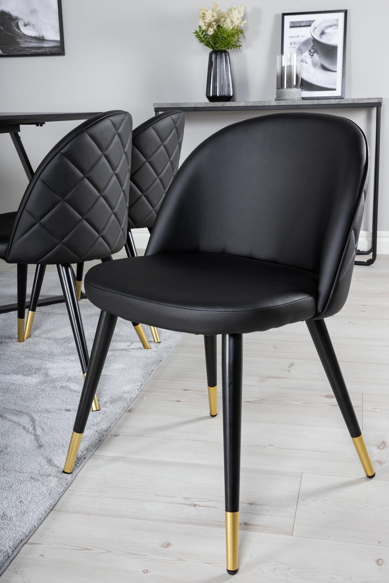 Marina Esszimmerset Velvet: Moderner Esstisch für 6 Personen mit luxuriösen Stühlen. Perfekt für festliche Anlässe und gemütliche Zusammenkünfte.