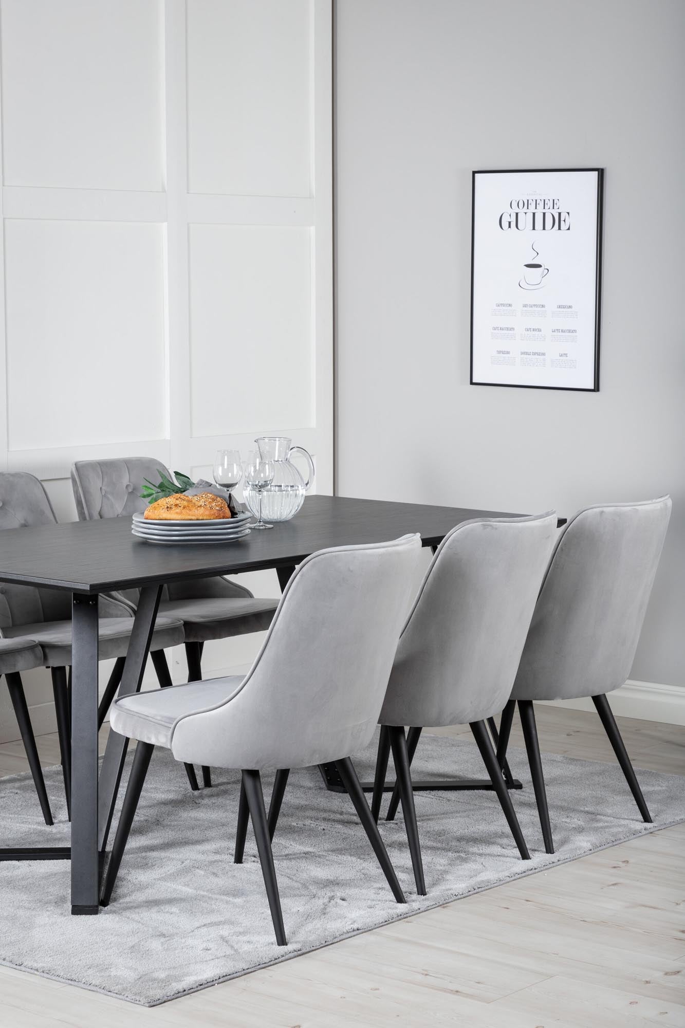 Marina Esszimmerset: Luxuriöses Design für stilvolle Dinnerabende.