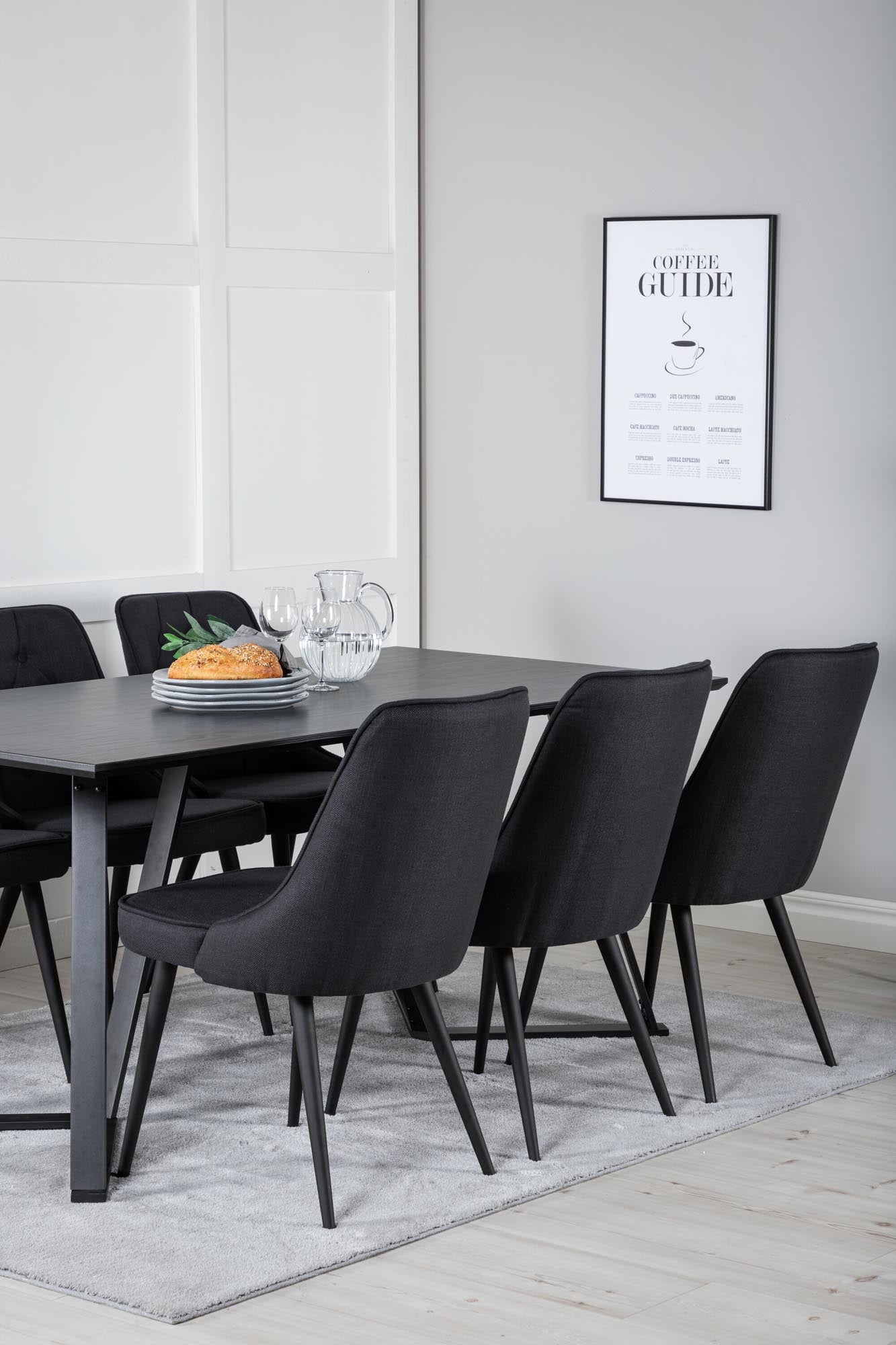 Entdecken Sie das stilvolle Marina Esszimmerset Velvet von Venture Home. Platz für 6 Personen, pflegeleichte Tischplatte und luxuriöse Stühle für unvergessliche Momente.