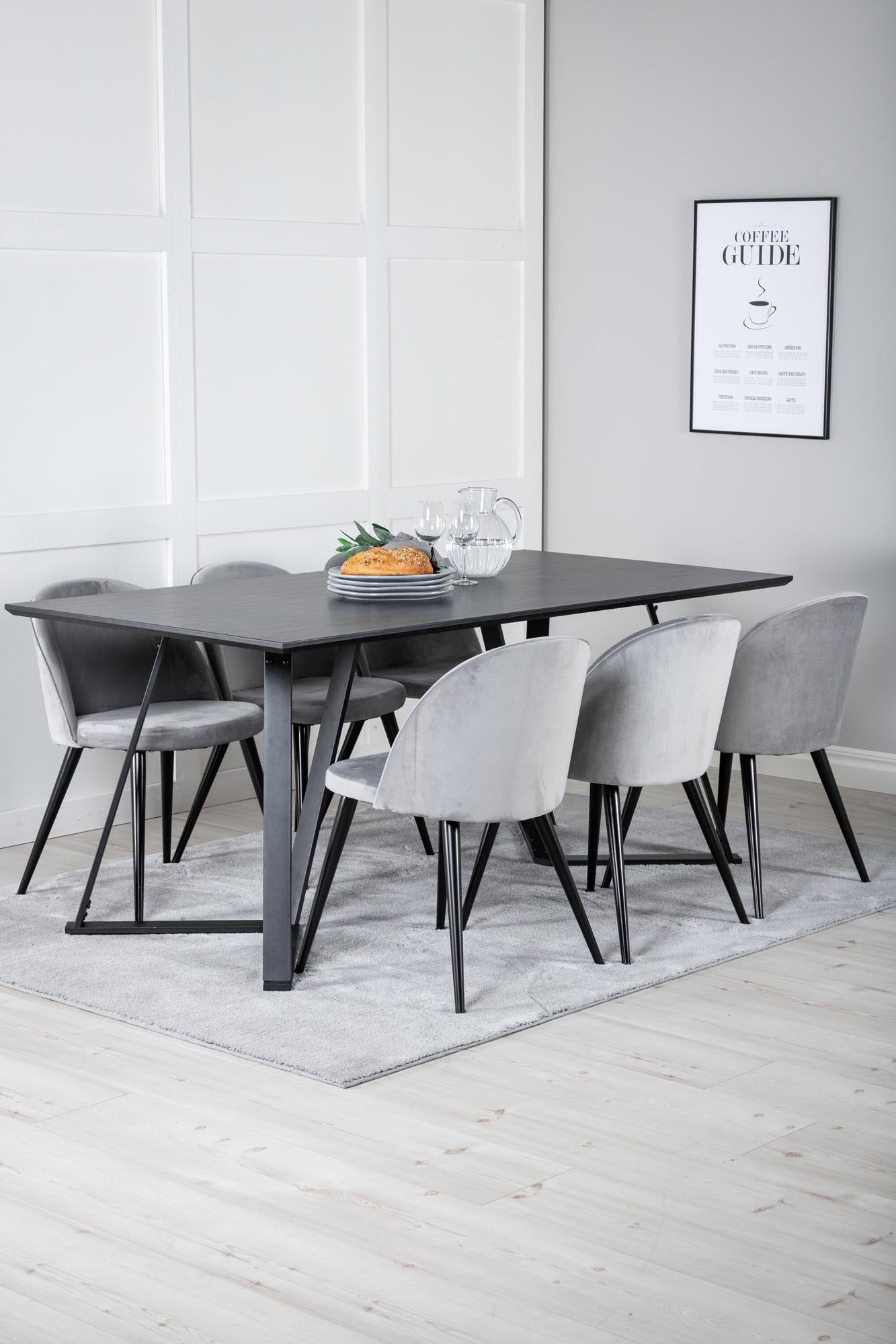 Marina Esszimmerset Velvet: Eleganter Esstisch und bequeme Stühle für gesellige Abende. Ideal für jedes Zuhause.