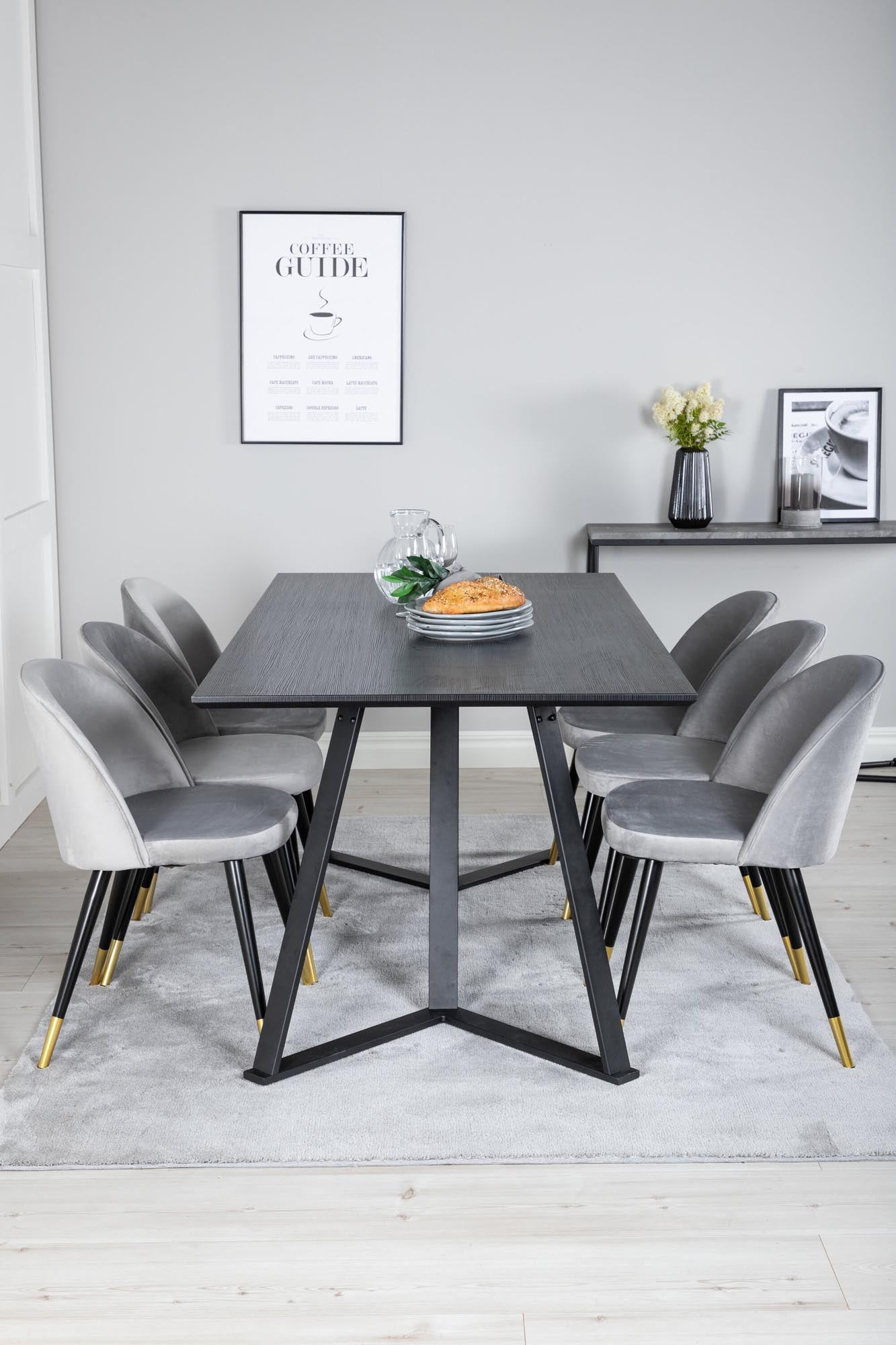 Erleben Sie Komfort und Eleganz mit dem Marina Esszimmerset Velvet 180cm/6St. von Venture Home – ideal für unvergessliche Momente mit Familie und Freunden.