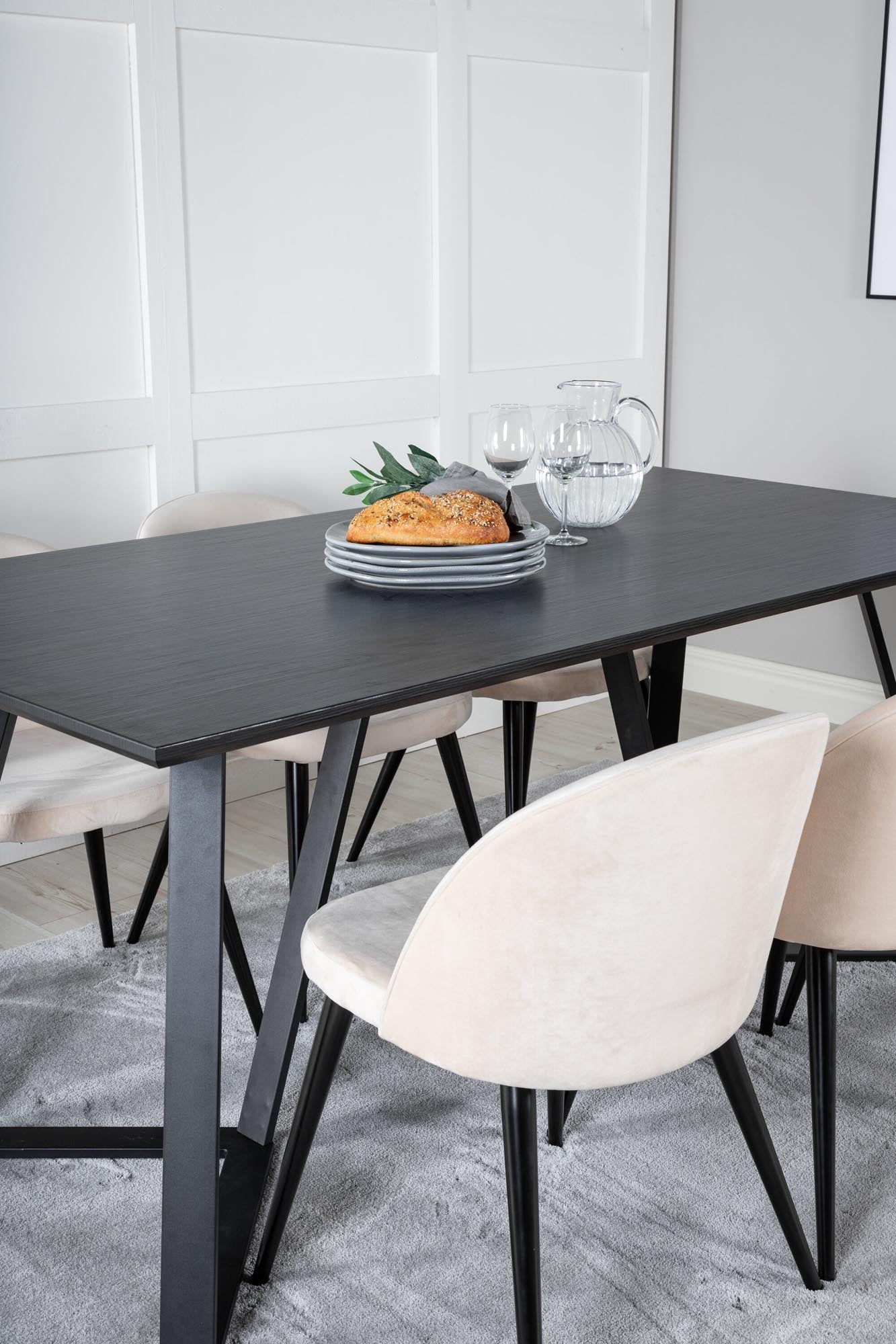 Elegantes Marina Esszimmerset: Zeitloser Charme für Ihr Zuhause.