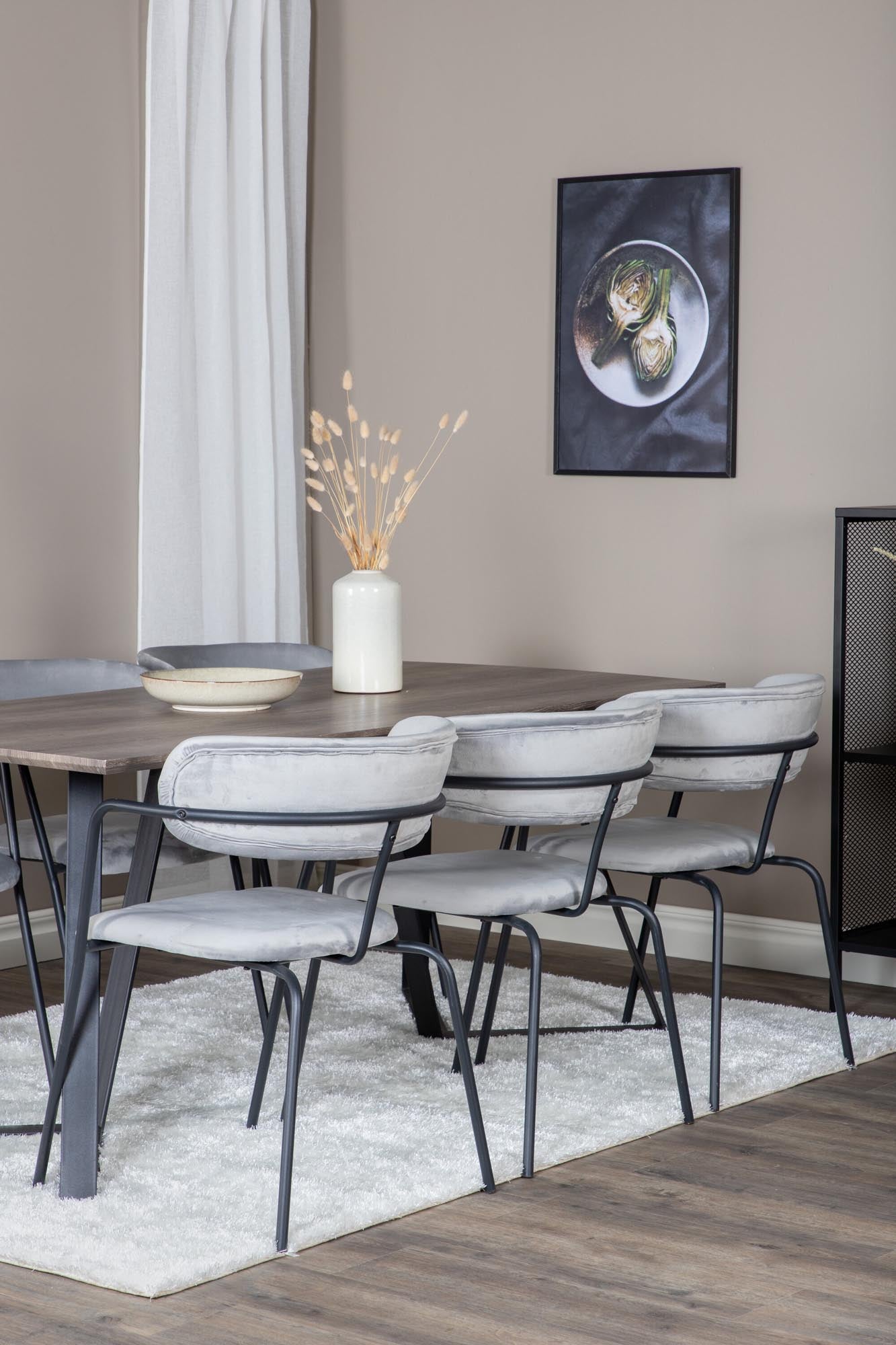 Elegantes Esszimmerset mit 180 cm Tisch und 6 komfortablen Samtstühlen, ideal für gesellige Zusammenkünfte und stilvolle Dinner.