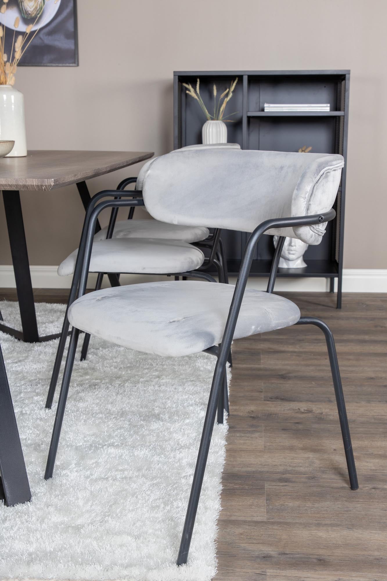 Marina Esszimmerset Arrow: Modernes Design für gesellige Runden.