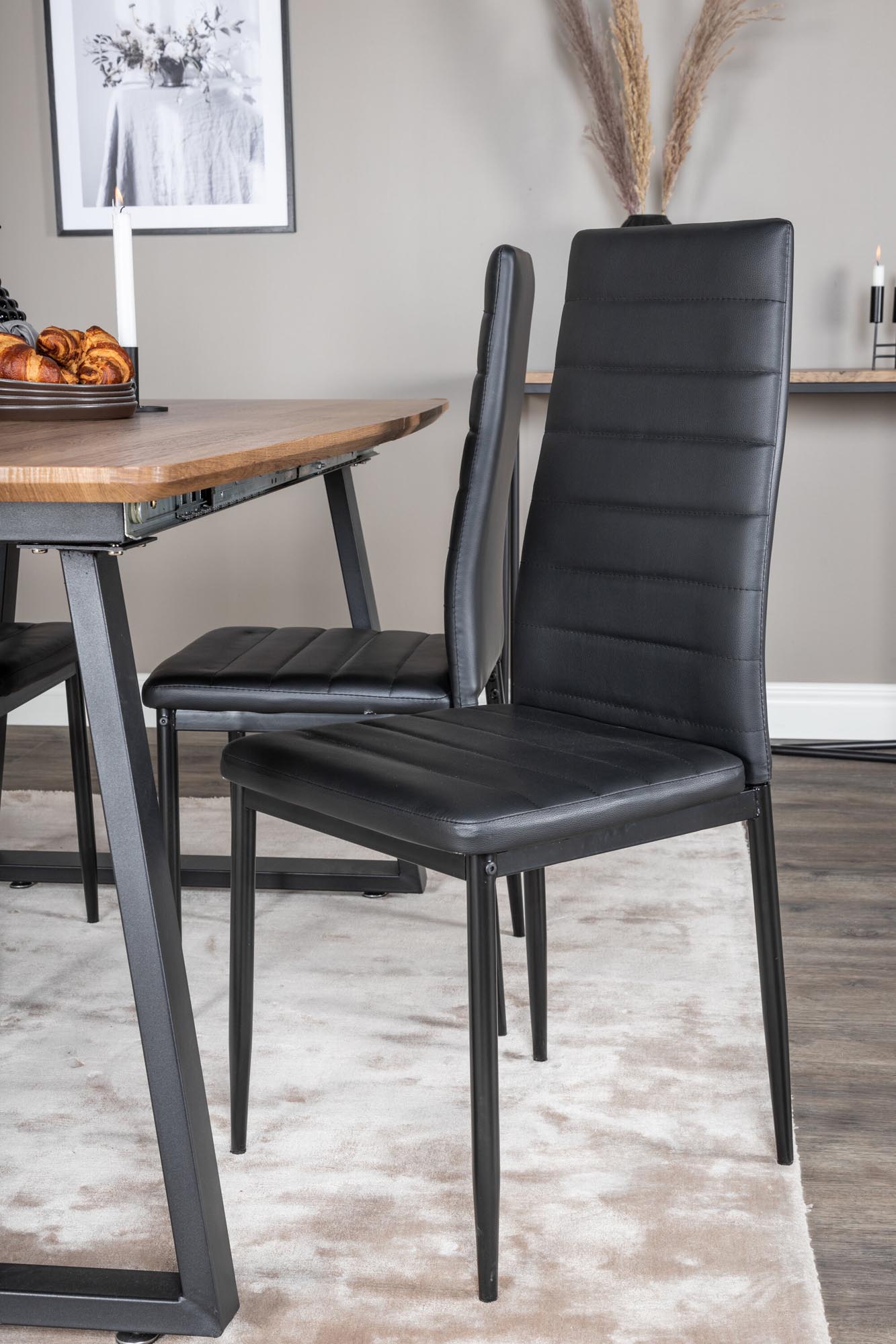 Inca Esszimmerset ausziehbar (Slim) 160cm/4St. in Schwarz präsentiert im Onlineshop von KAQTU Design AG. Esszimmerset ist von Venture Home