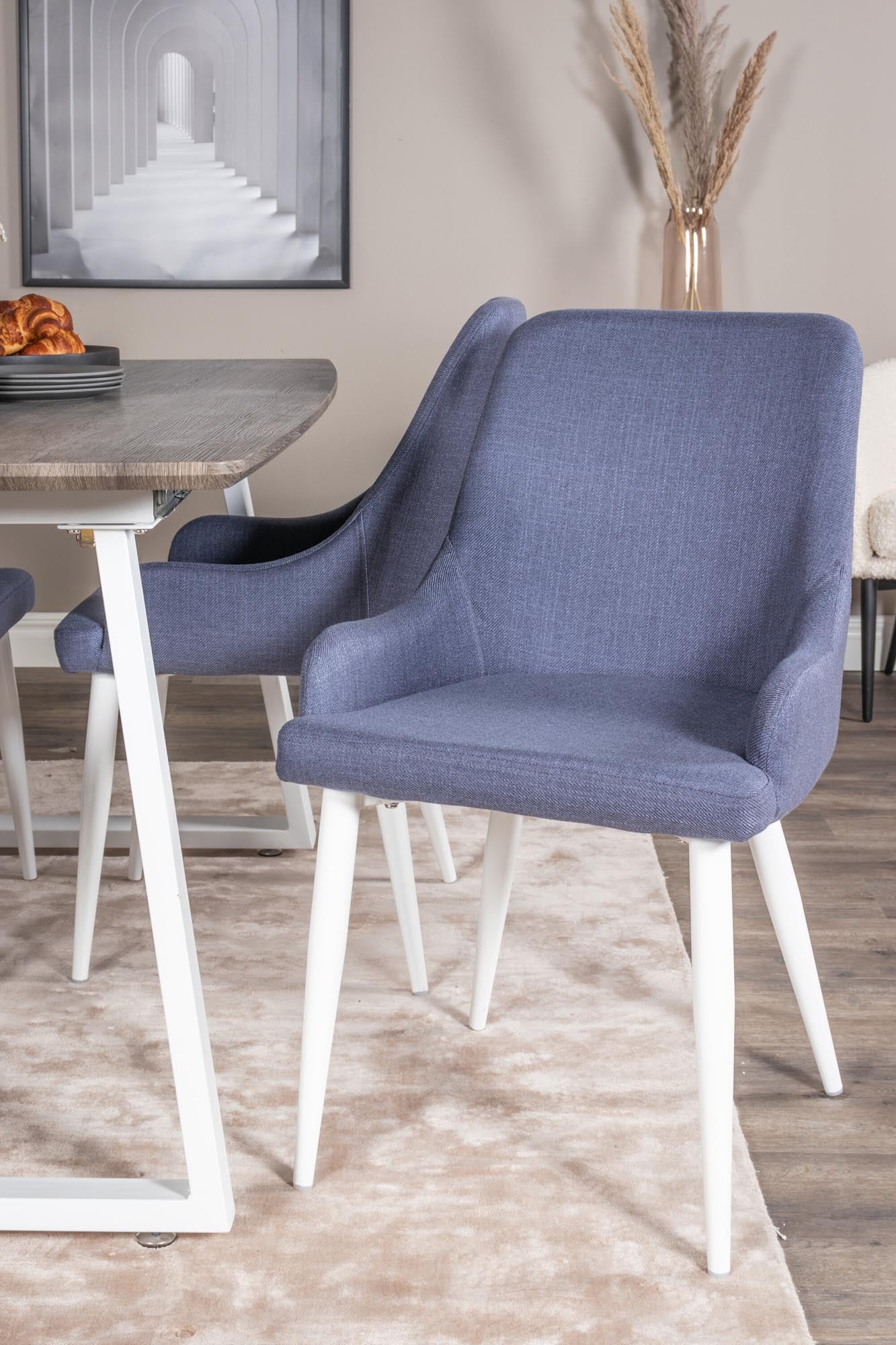 Inca Esszimmerset: Ausziehbarer Tisch (160cm) & 4 Stühle. Modernes Design, hoher Komfort, flexibel für jeden Anlass.