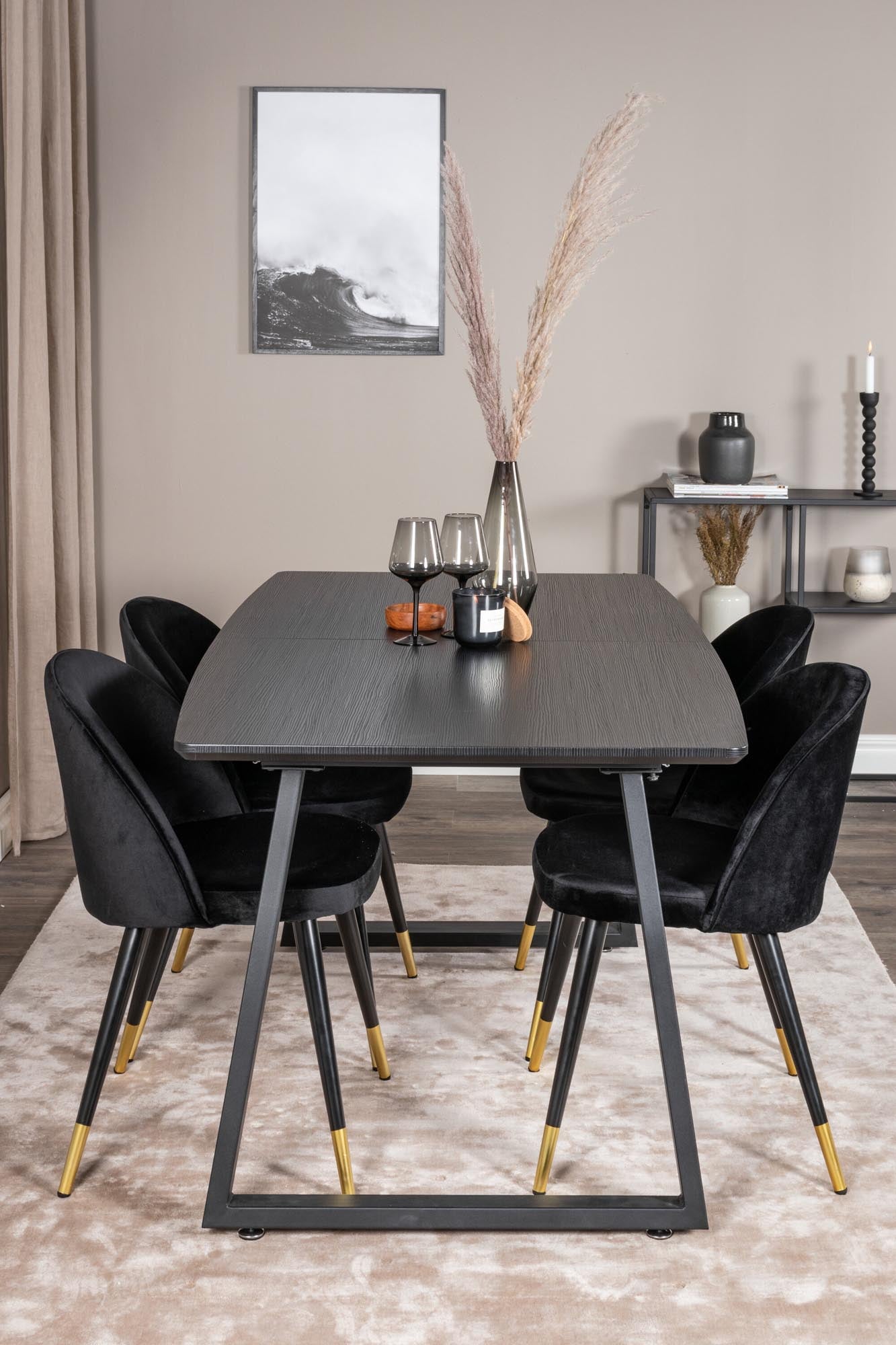 Inca Esszimmerset: Eleganter, ausziehbarer Tisch (160 cm) mit luxuriösen Samt-Stühlen für stilvolle Familienfeiern und gesellige Abende.