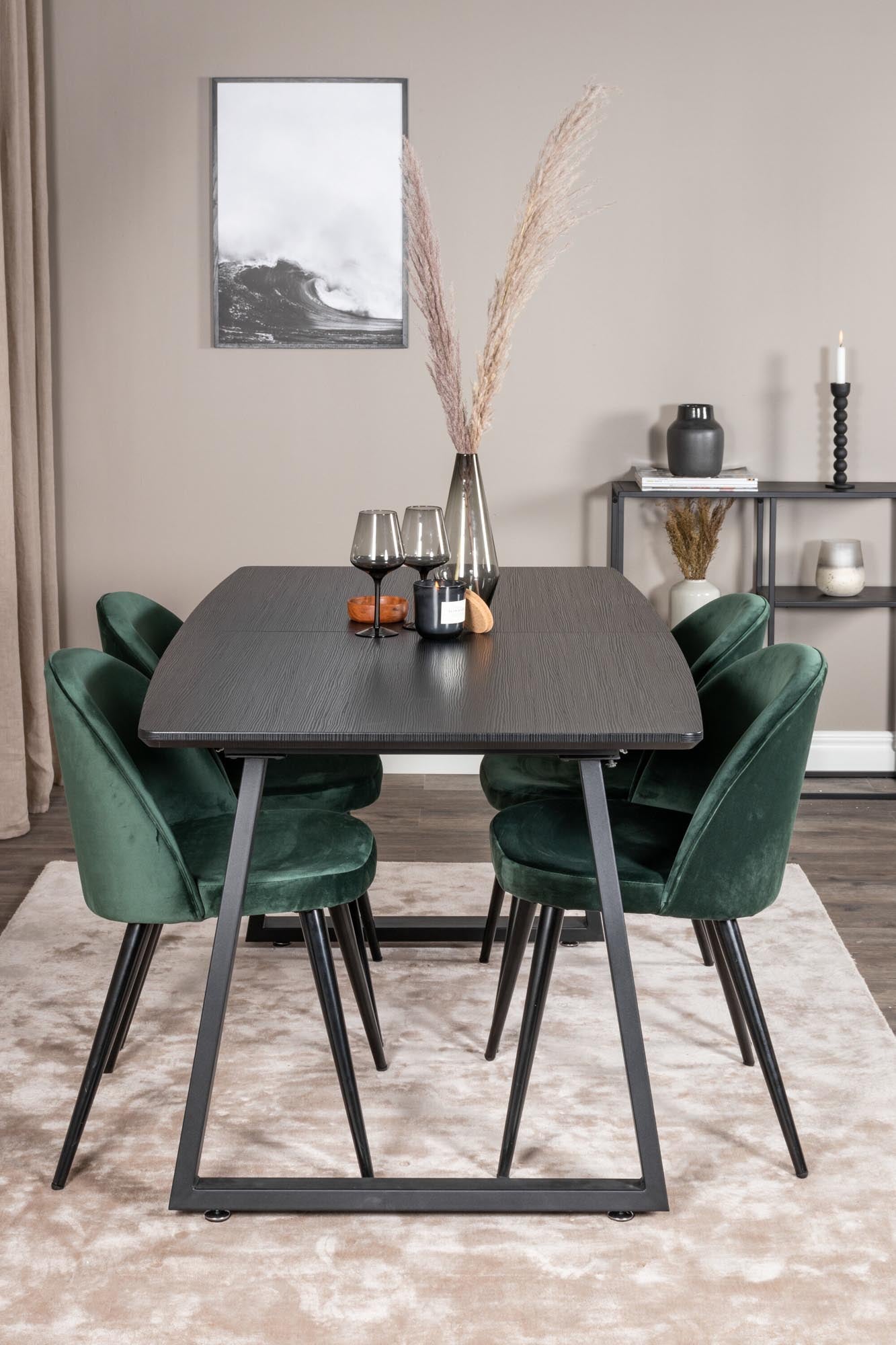 Elegantes Inca Esszimmerset: Ausziehbar, samtig, für stilvolle Abende.