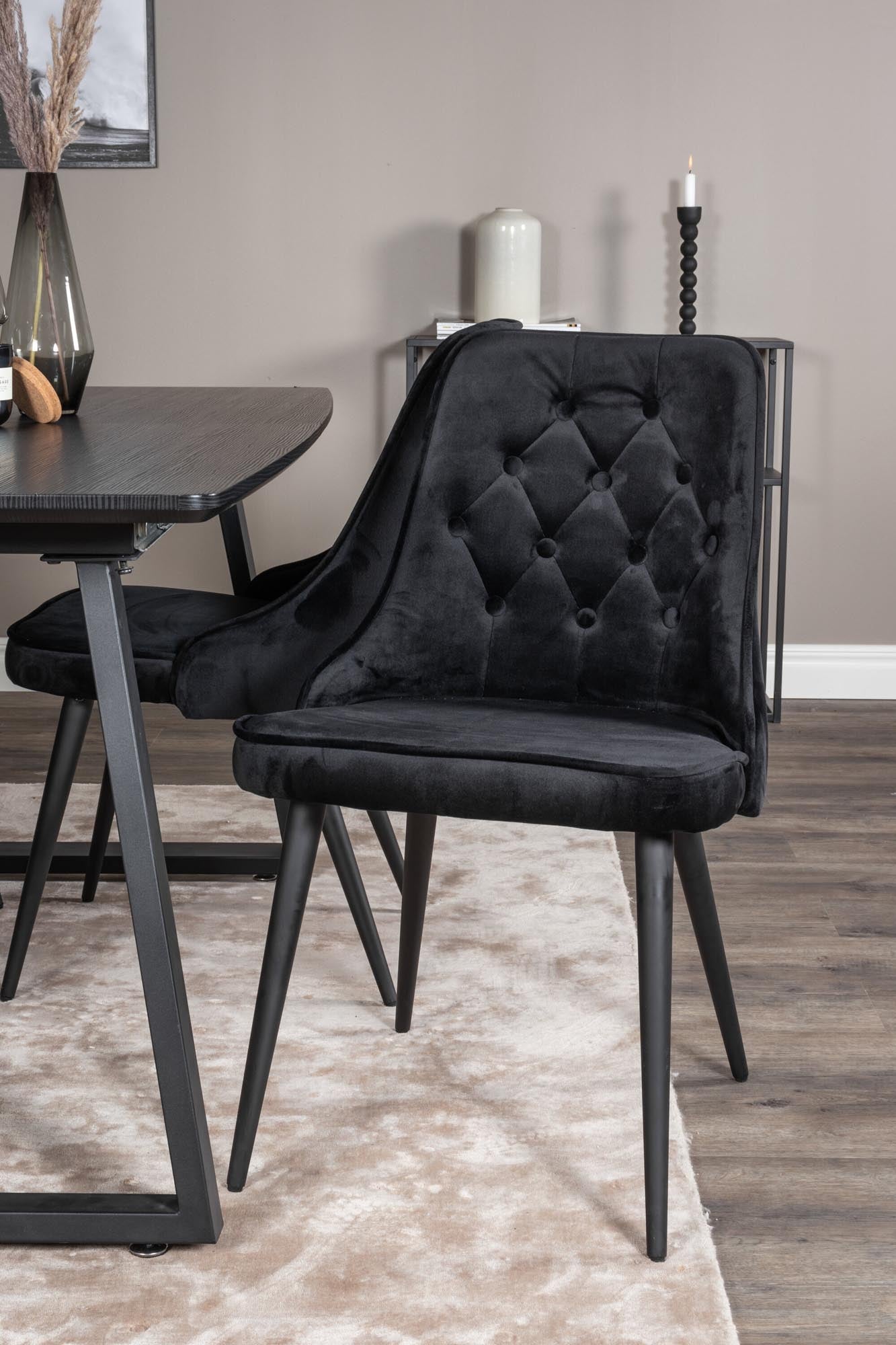 Stilvolles Inca Esszimmerset, erweiterbar für gesellige Runden.