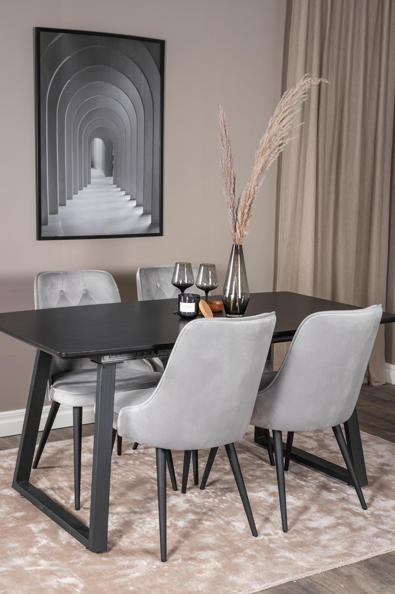 Erleben Sie das Inca Esszimmerset von Venture Home: Eleganter, ausziehbarer Tisch für gesellige Abende und luxuriöse Samt-Stühle für höchsten Komfort.