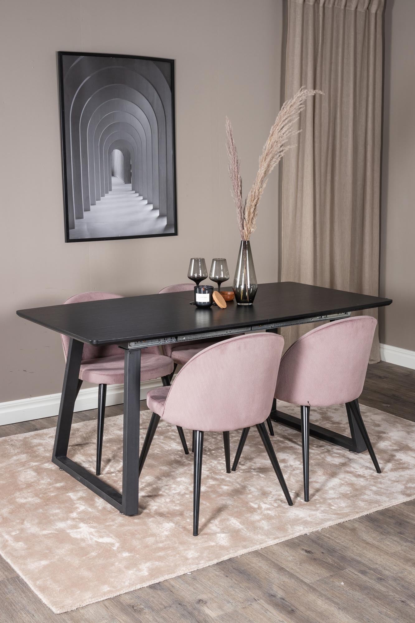 Entdecken Sie das Inca Esszimmerset von Venture Home: Ausziehbarer Tisch für bis zu 8 Personen, luxuriöse Samt-Stühle, ideal für festliche Anlässe.