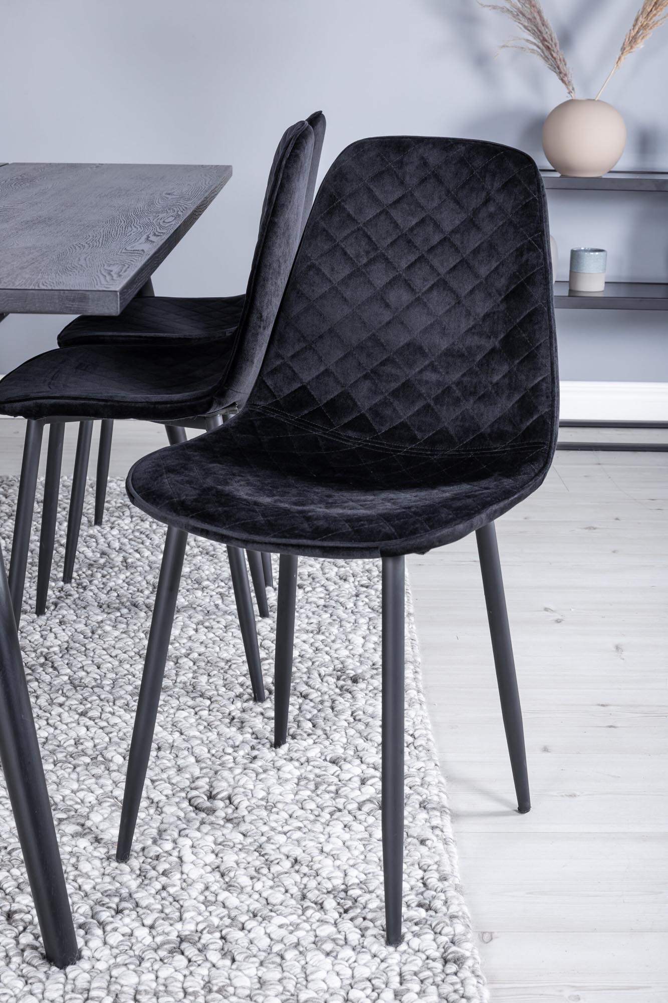 Sleek Esszimmerset ausziehbar + Polar 195cm/6St. in Schwarz präsentiert im Onlineshop von KAQTU Design AG. Esszimmerset ist von Venture Home