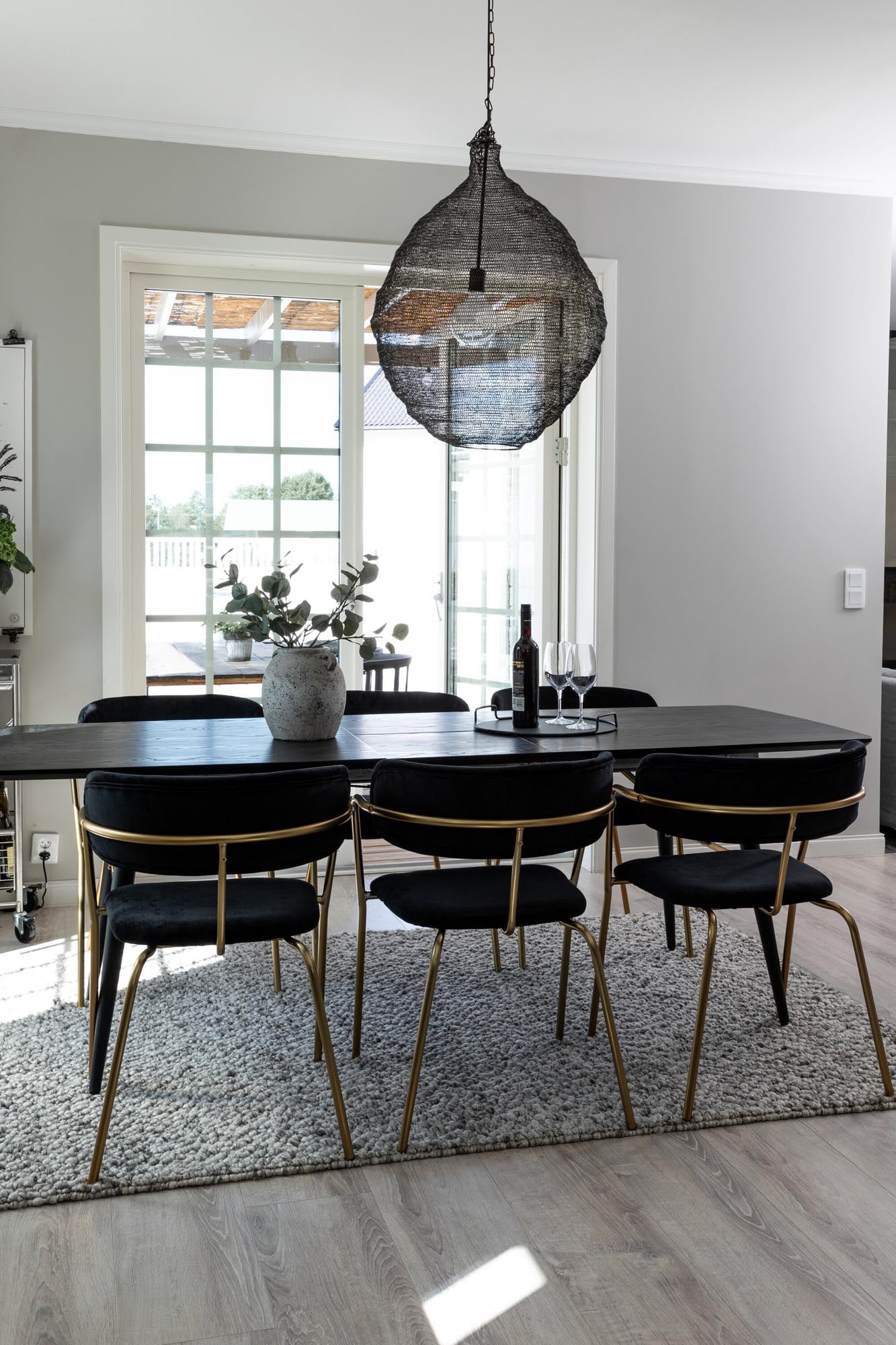 Gold Esszimmerset ausziehbar + Arrow 180cm/6St. in Schwarz / Gold präsentiert im Onlineshop von KAQTU Design AG. Esszimmerset ist von Venture Home